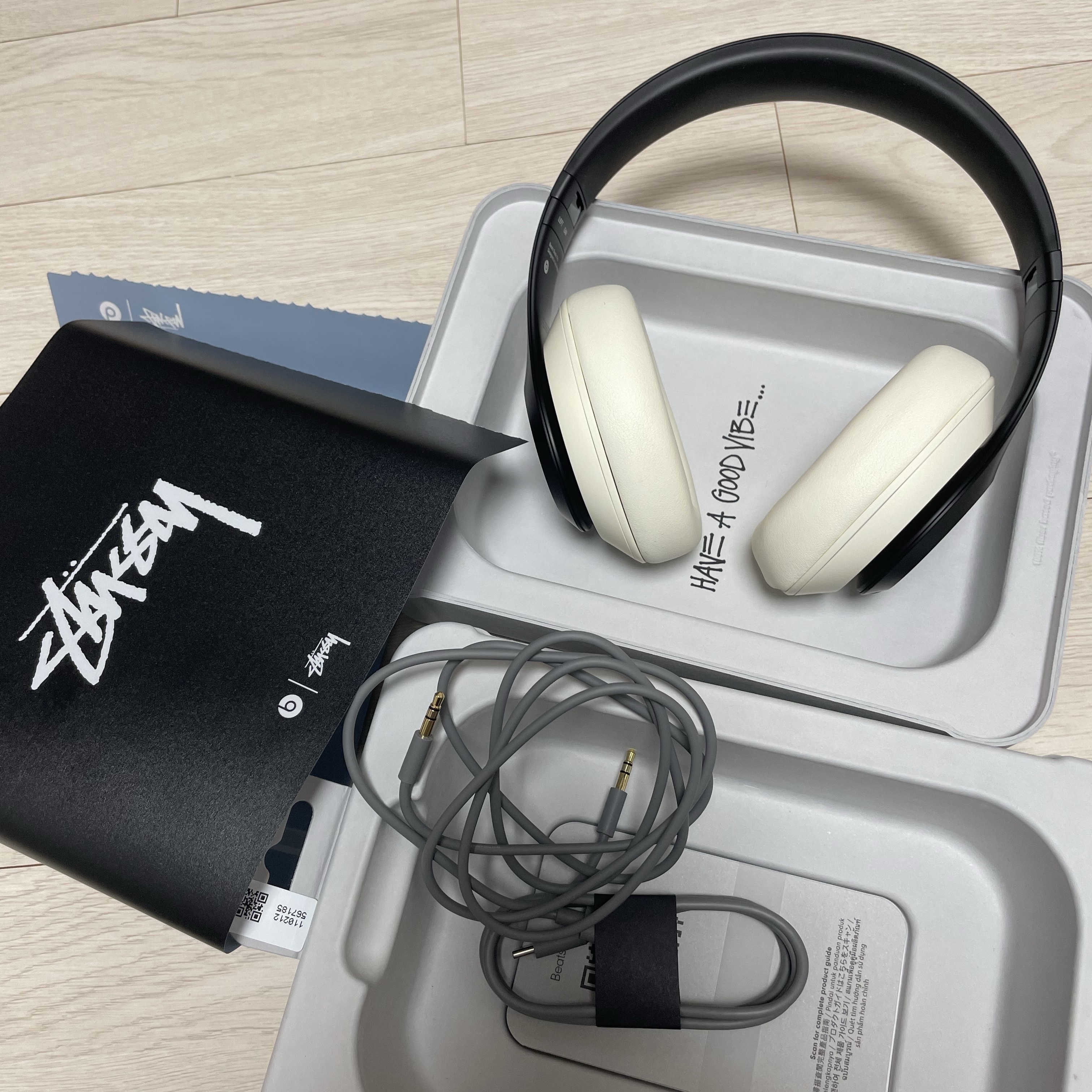 Stussy x Beats Studio Pro Wireless Headphone Black (Korean Ver.) 착용 스타일