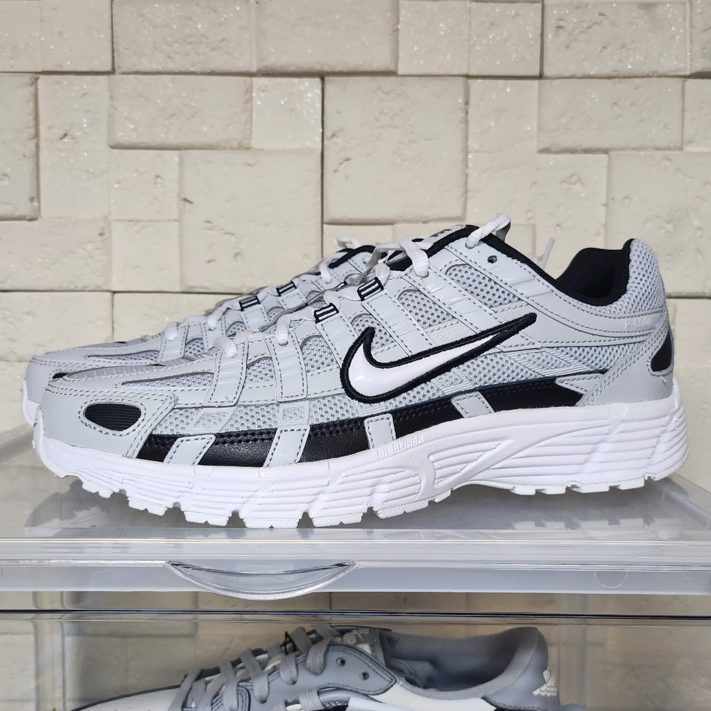 Nike P-6000 Sail Wolf Grey 착용 스타일