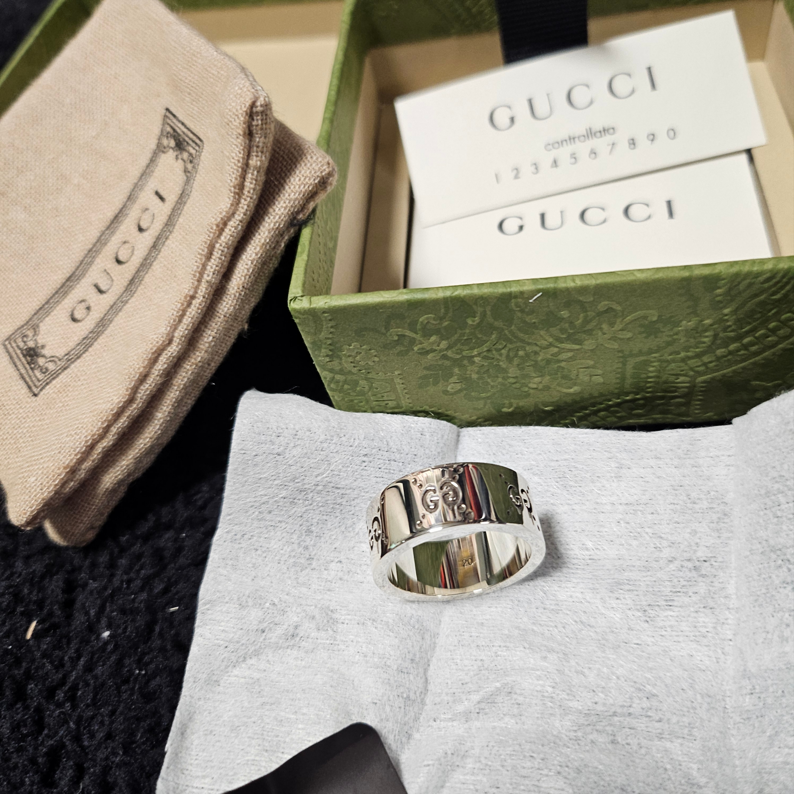 Gucci Ghost Ring Silver 9mm 착용 스타일 - 2