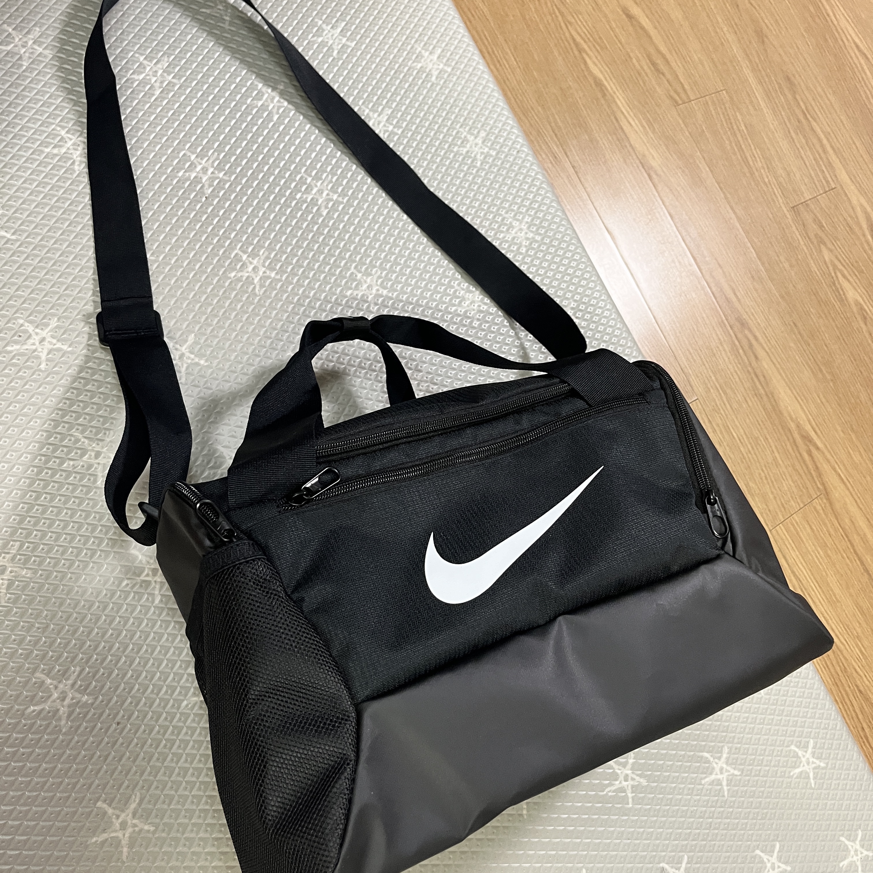 Nike Brasilia 9.5 Training Duffle Bag Extra Small 25L Black 착용 스타일 - 2