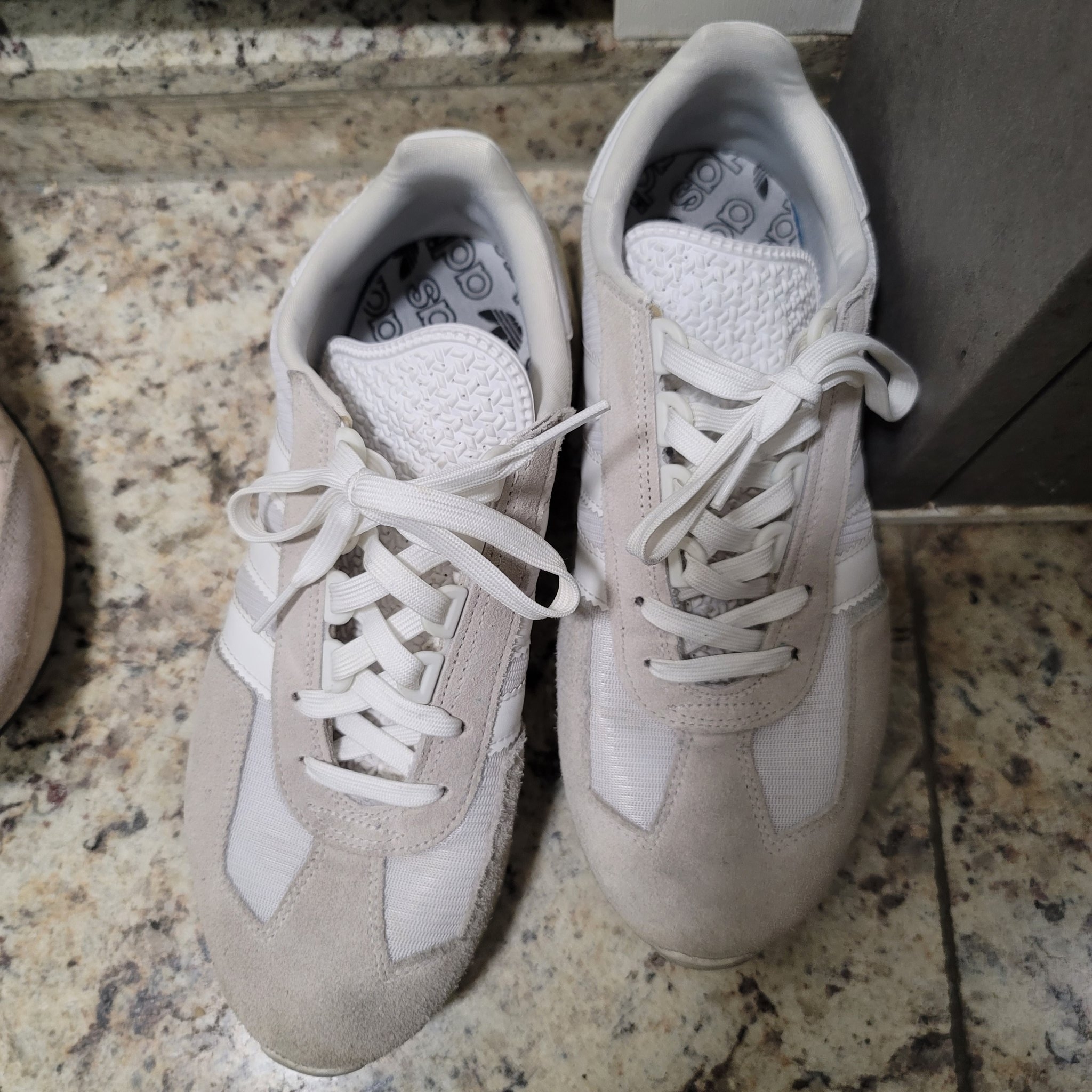Adidas Retropy E5 White 착용 스타일