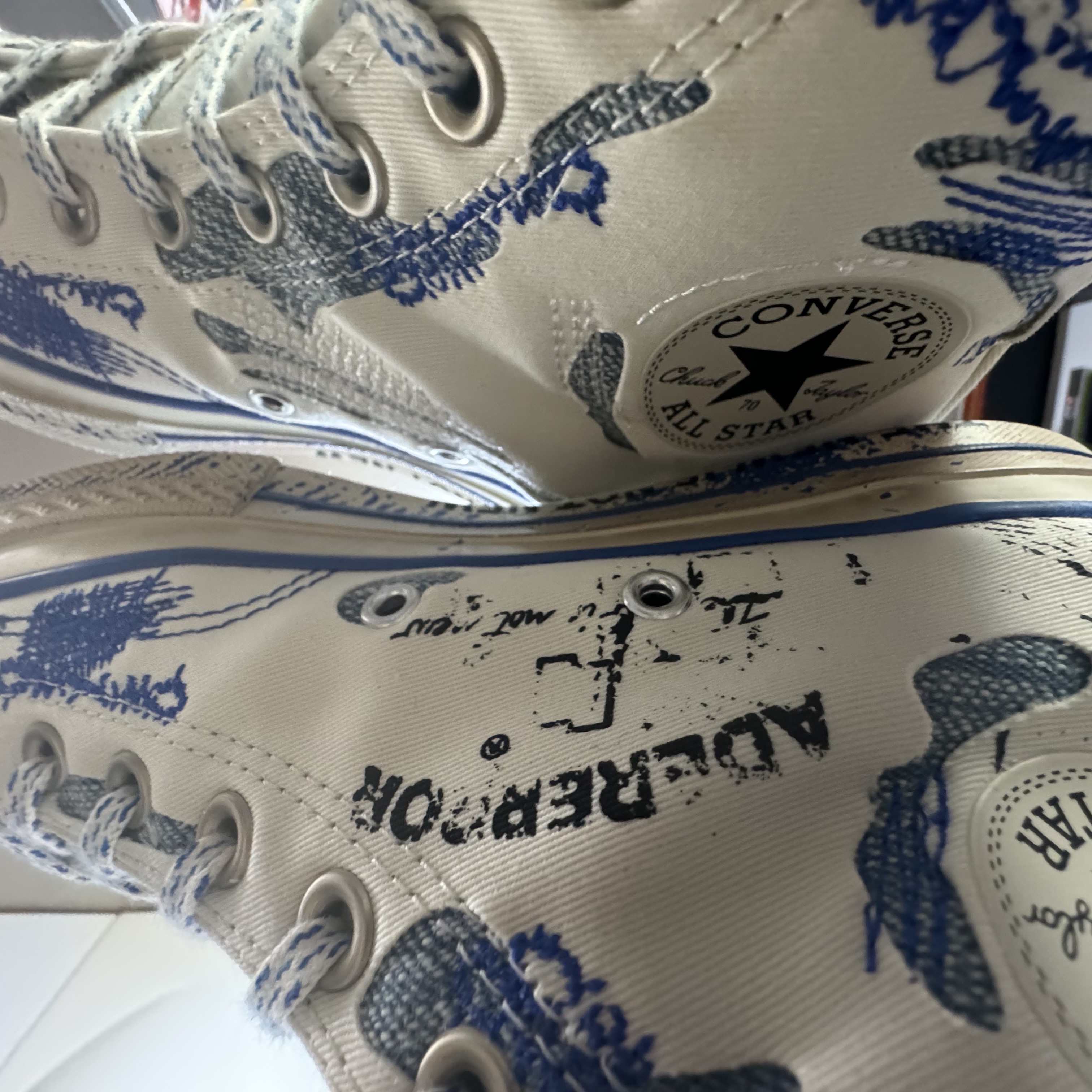 Converse x Ader Error Chuck 70 High White, Apple AirPods Pro 2nd Gen (Korean Ver.) 착용 스타일 - 1