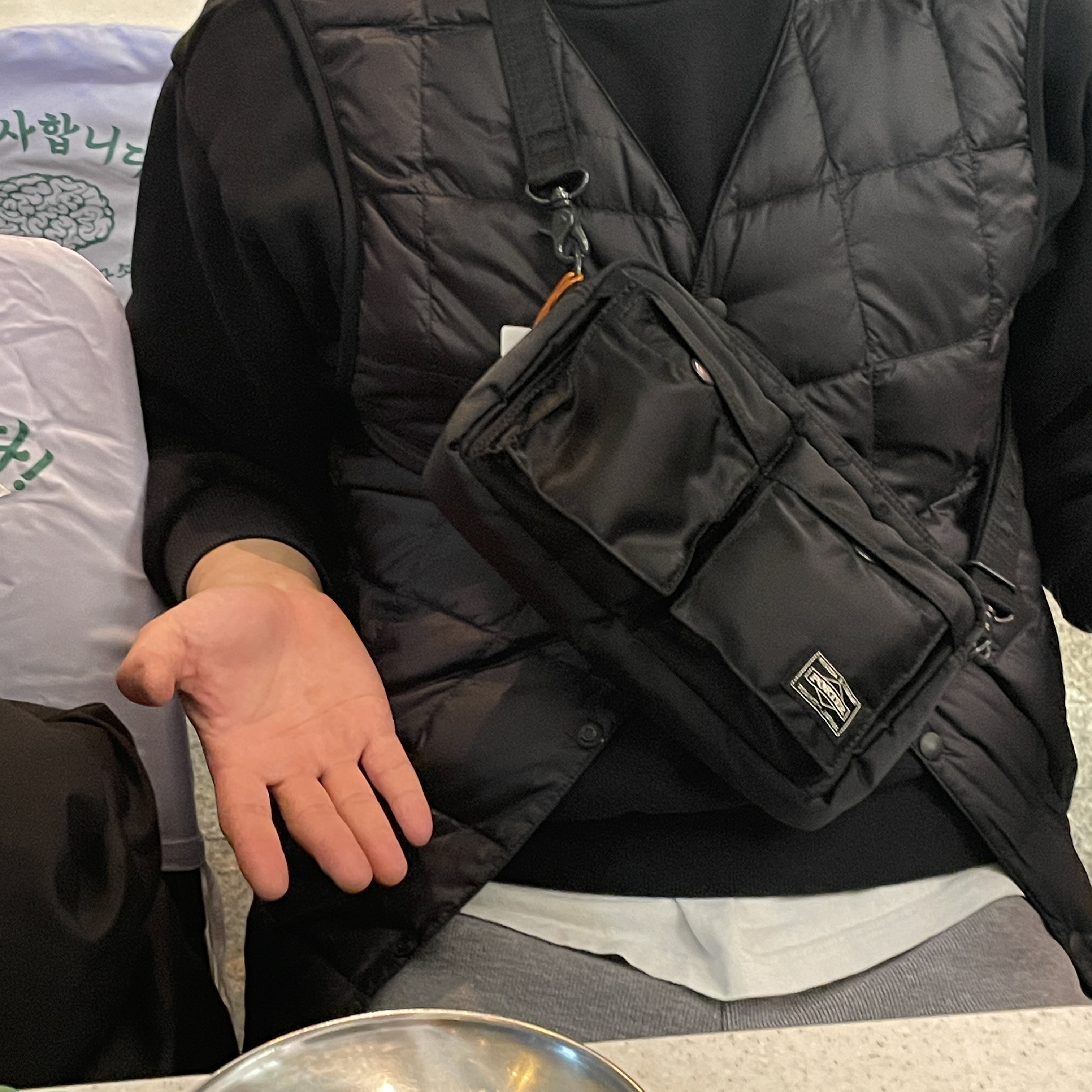 Porter Tanker Shoulder Bag Black 착용 스타일