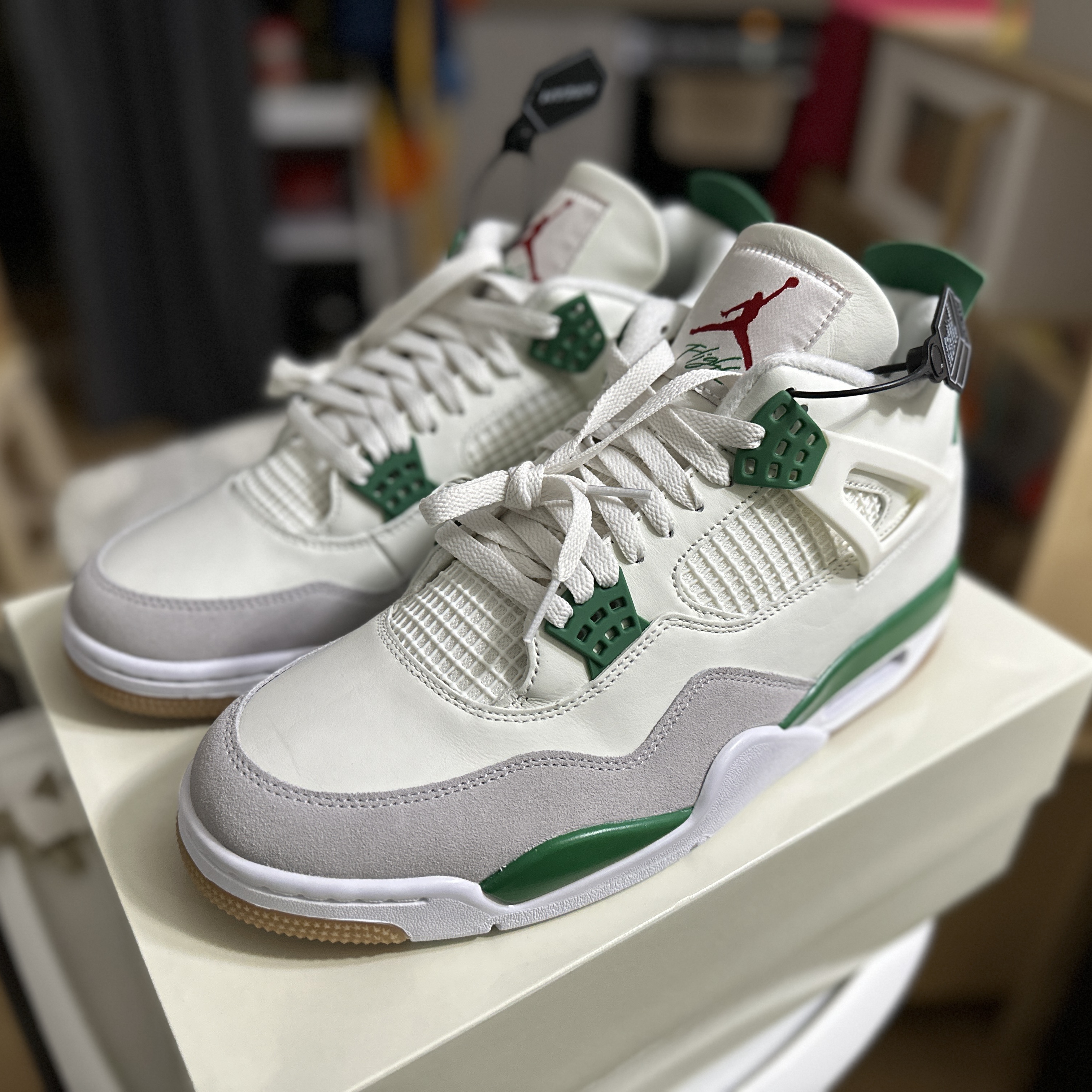 Jordan 4 x Nike SB Retro SP Pine Green 착용 스타일