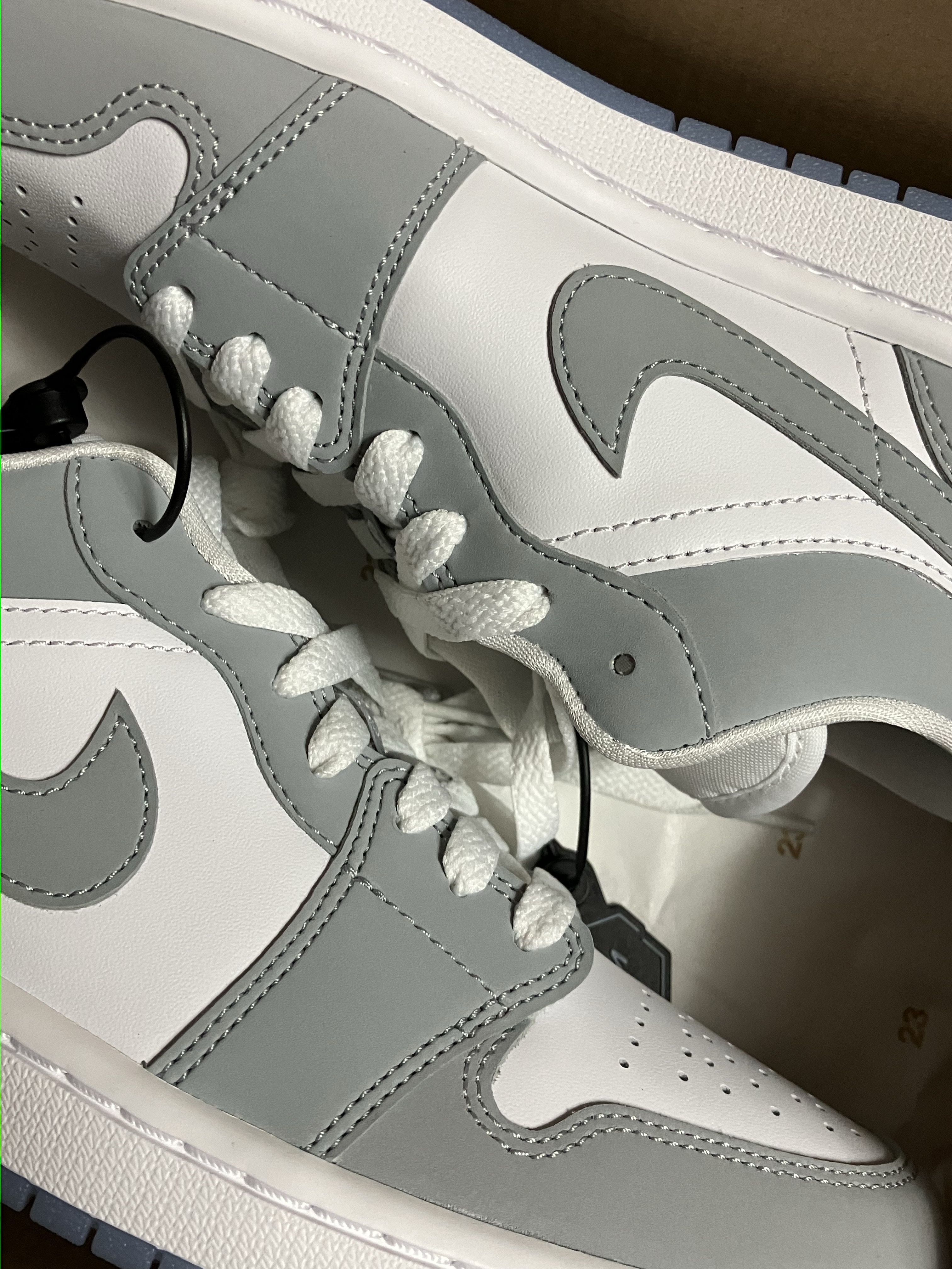(W) Jordan 1 Low White Wolf Grey 착용 스타일 - 1