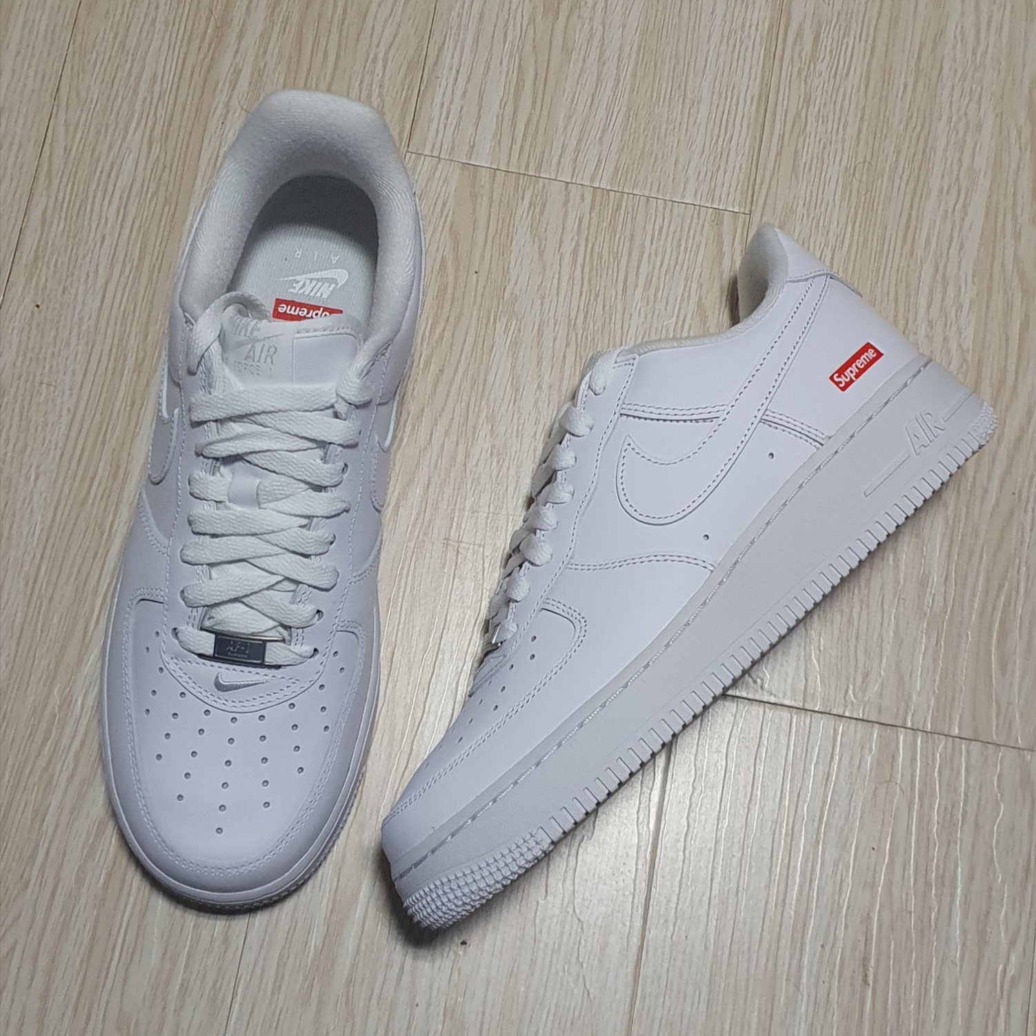 Nike x Supreme Air Force 1 Low White 착용 스타일