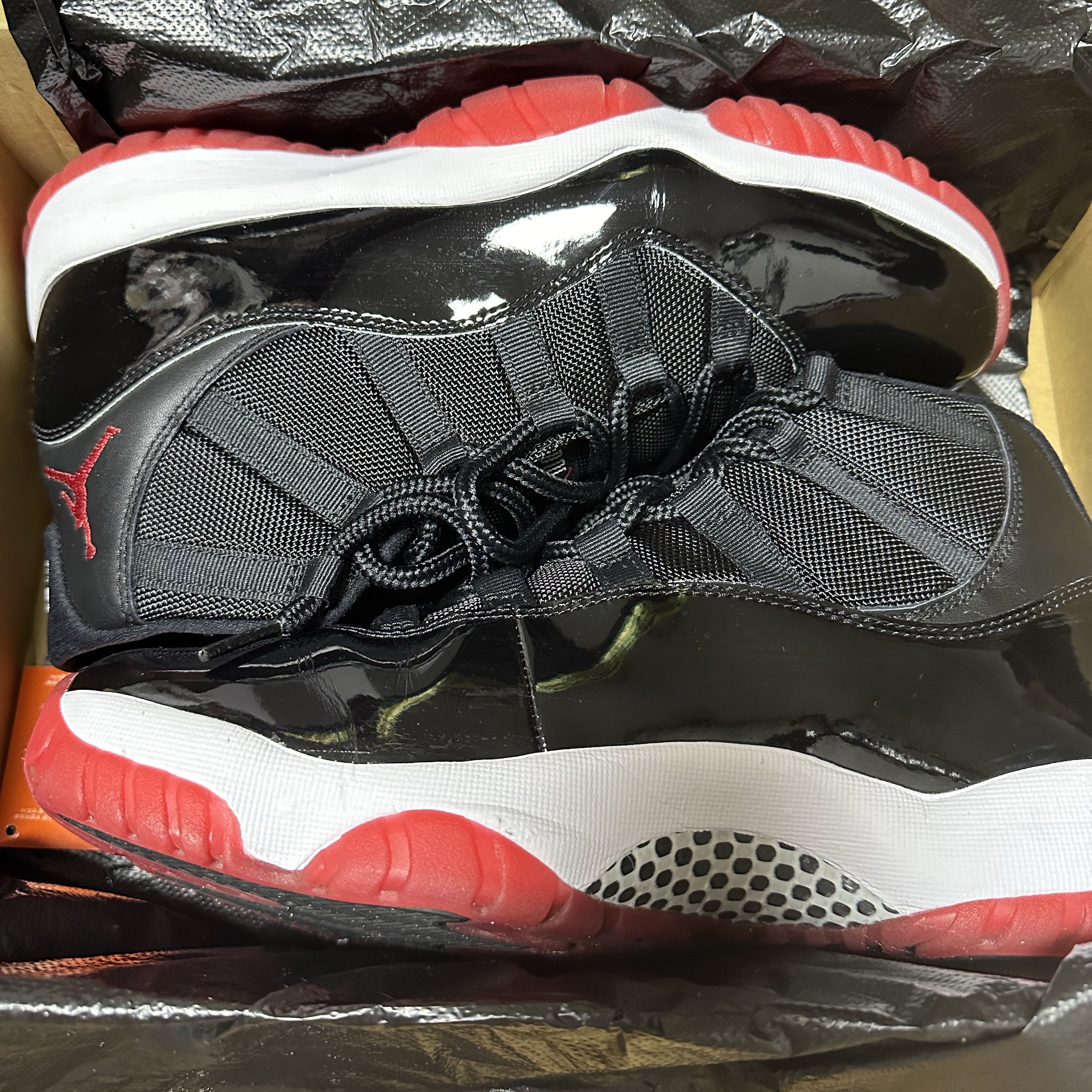 Jordan 11 Retro Bred 2019, Jordan 1 Retro High OG Patent Bred 착용 스타일 - 1