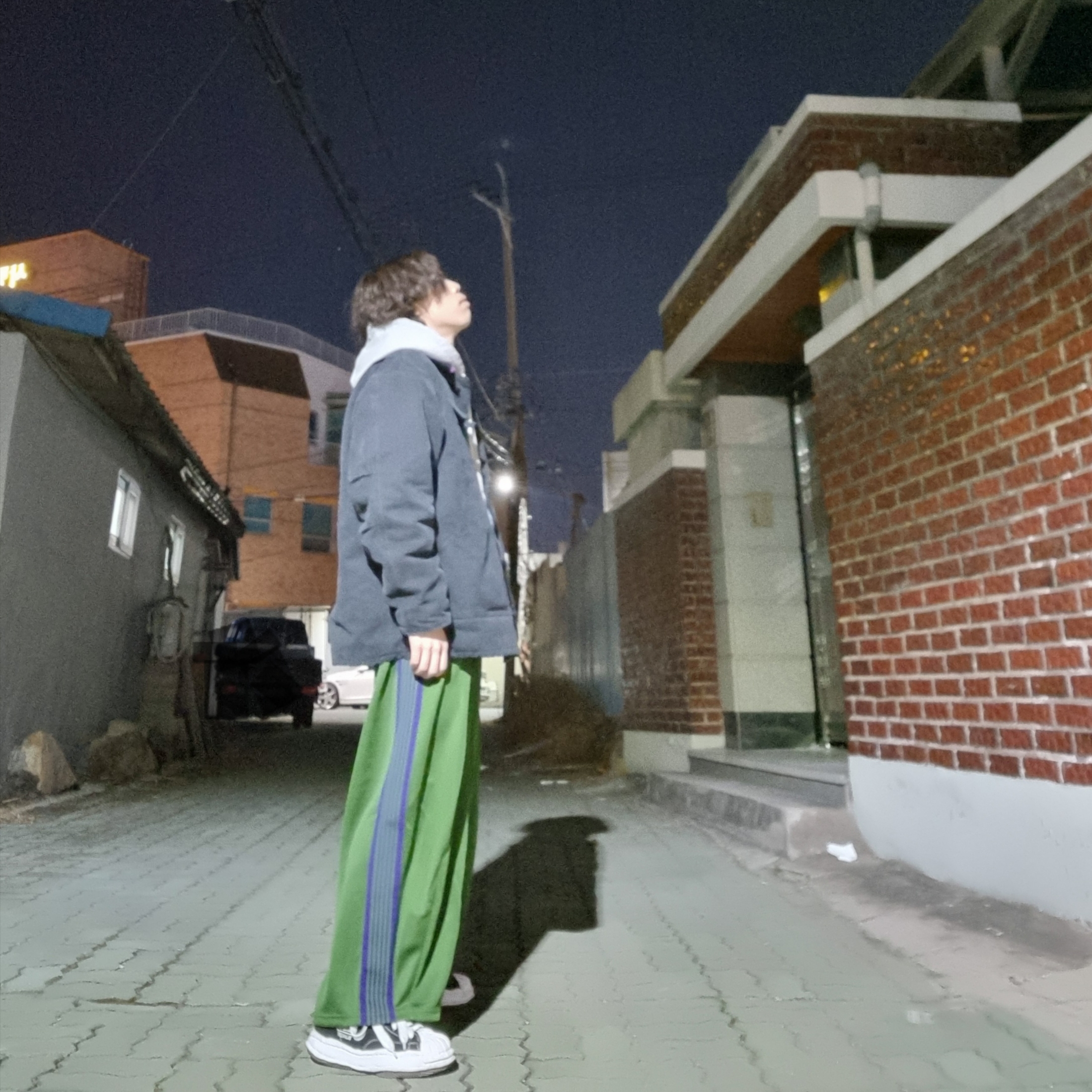 Needles H.D. Track Pants Poly Smooth Ivy Green, Maison Mihara Yasuhiro Blakey OG Sole Canvas Low-top Sneakers Black White 착용 스타일 - 2