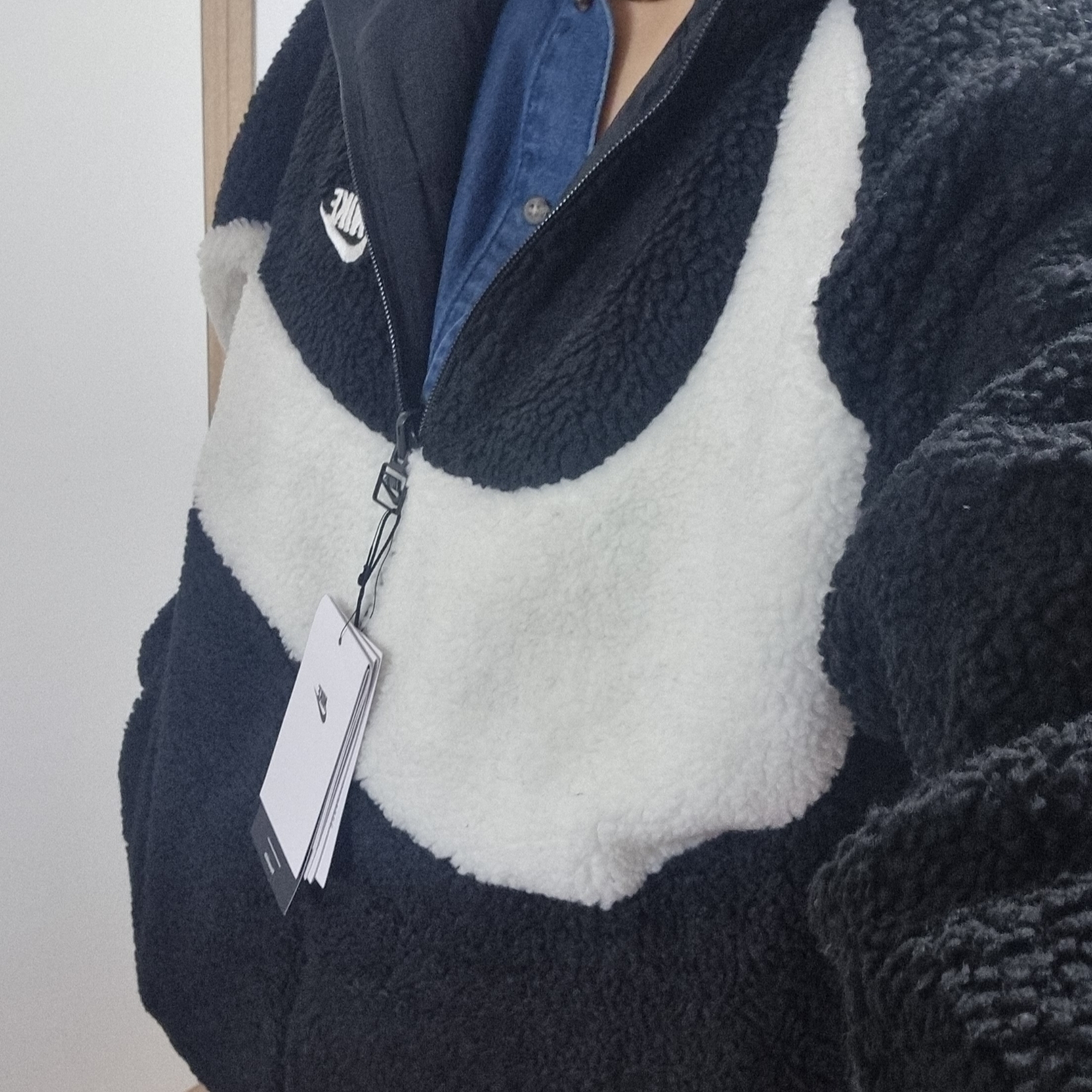 Nike Big Swoosh Full Zip Jacket Black Sail 착용 스타일