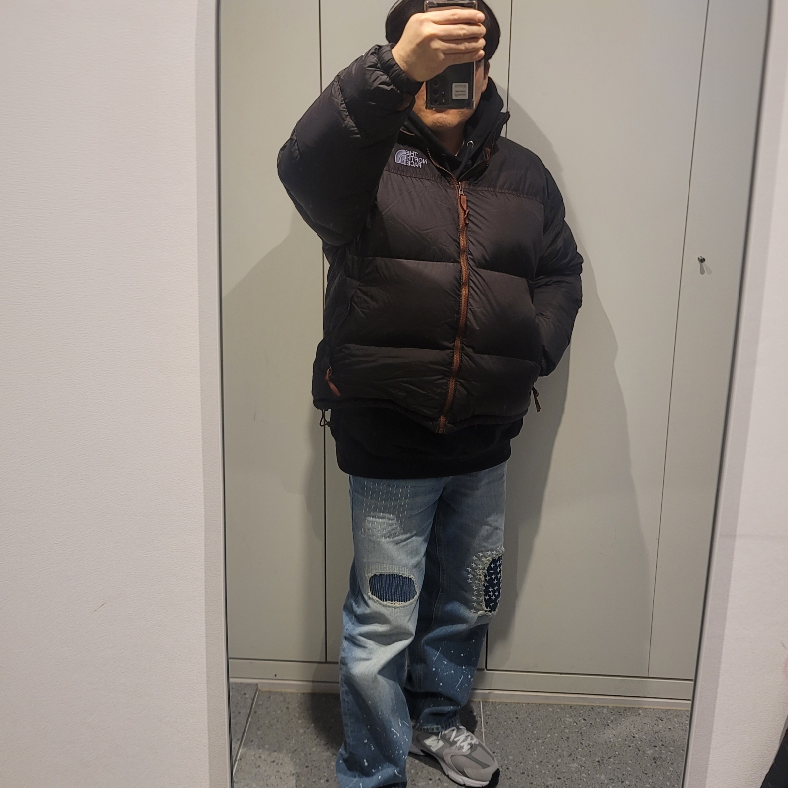 The North Face 1996 Retro Nuptse Jacket Dark Oak, Zara x Ader Error Patchwork Jeans Blue 착용 스타일 - 7