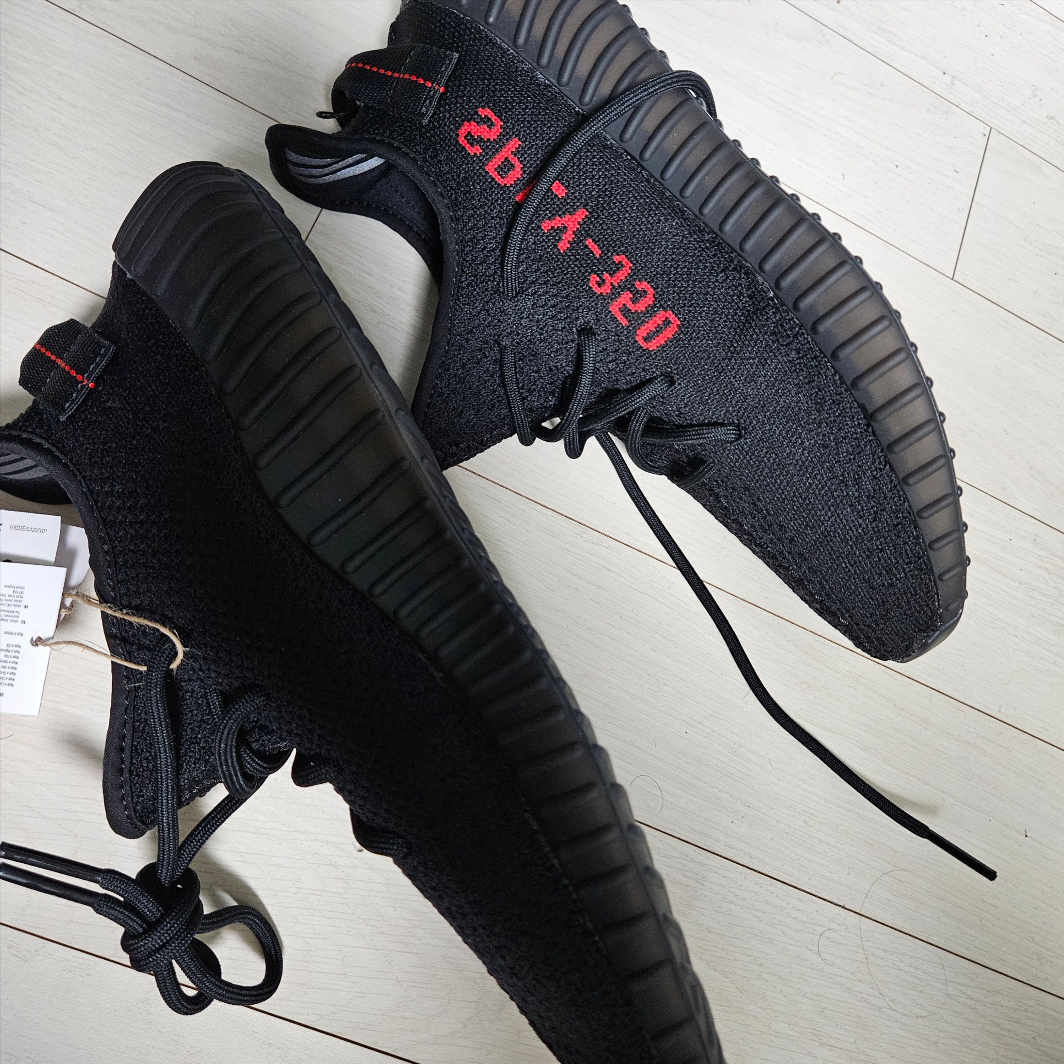 Adidas Yeezy Boost 350 V2 Black Red 2020 착용 스타일