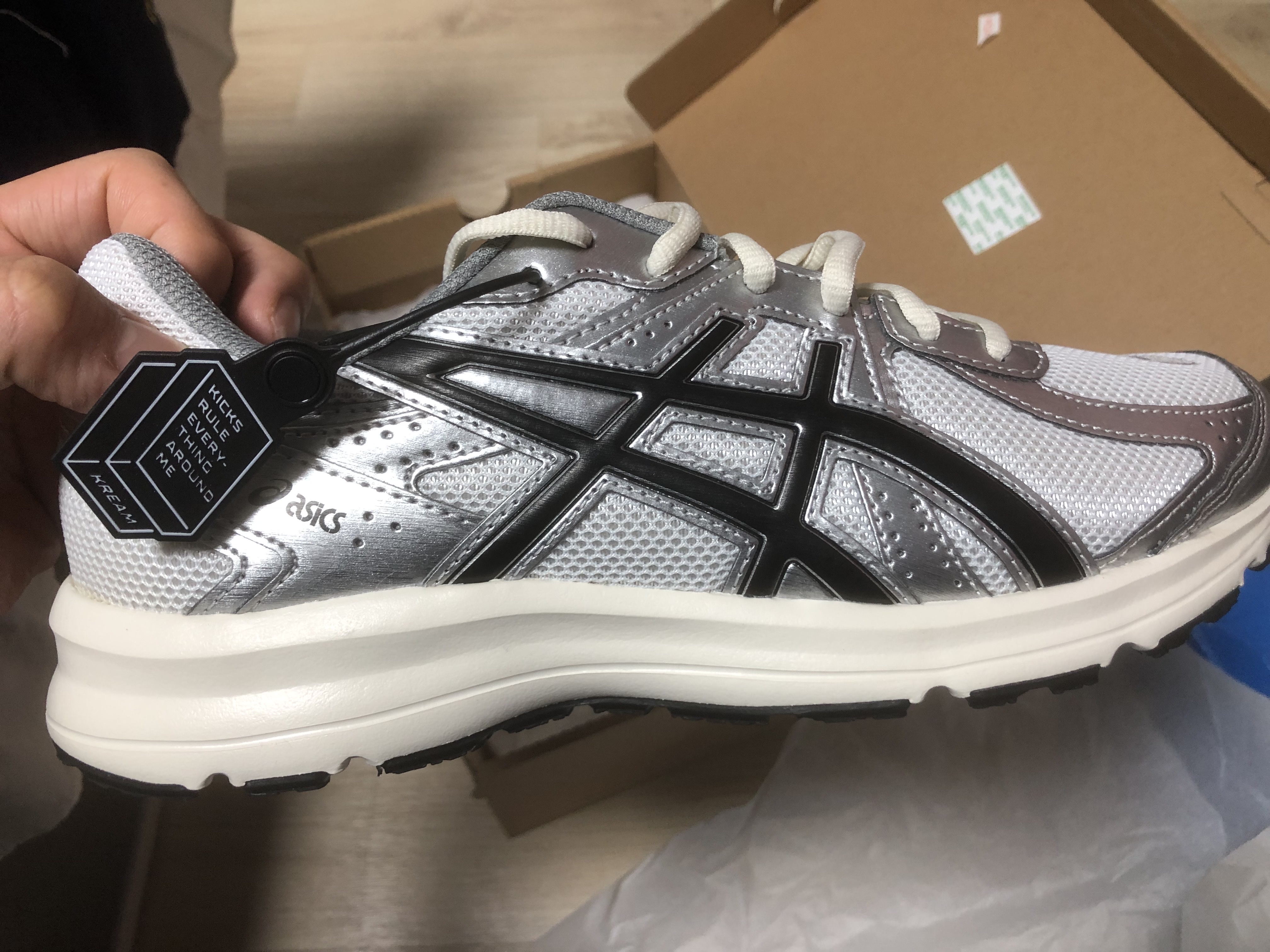 Asics Jog 100 S White Black - 2E Wide 착용 스타일