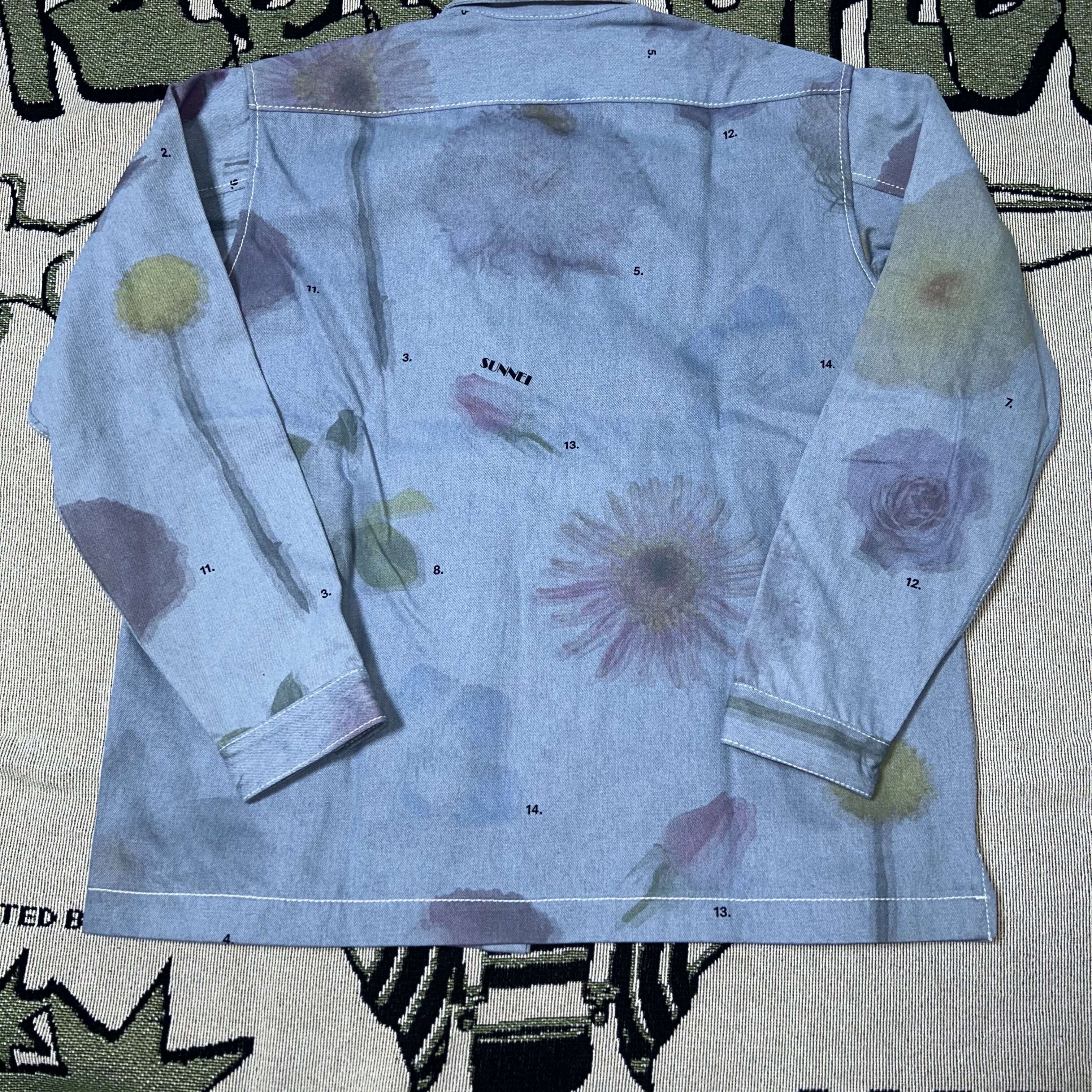 Sunnei Floral Printed Denim Shirt Light Wash 착용 스타일 - 8