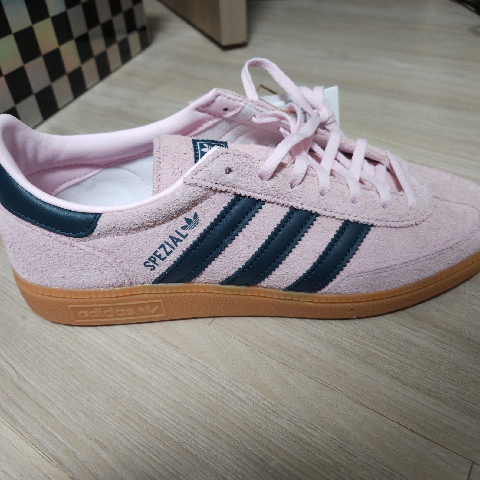 (W) Adidas Spezial Handball Clear Pink 착용 스타일