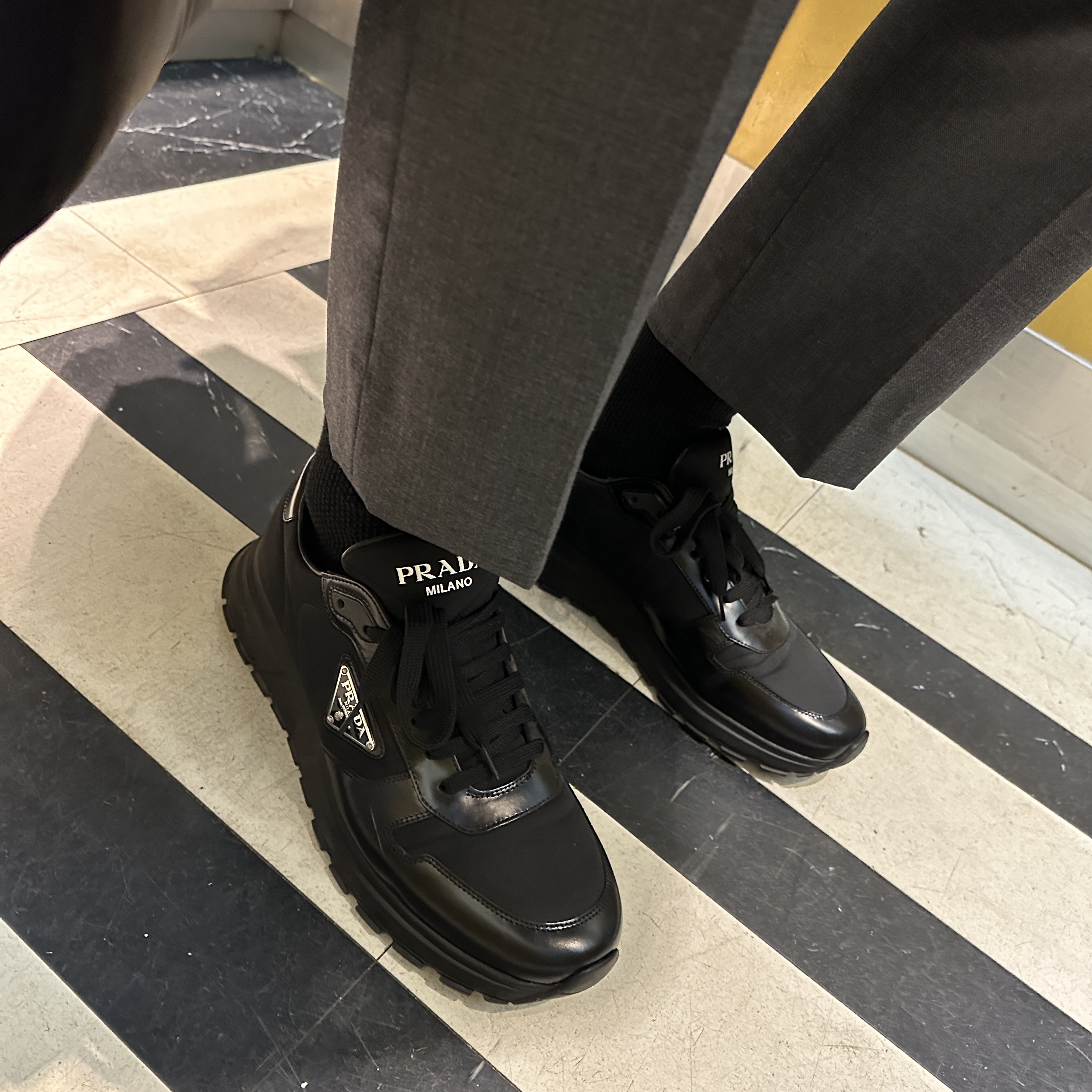 Prada Leather Re-Nylon High-Top Sneakers Black, Porter Tanker 2Way Briefcase Black 착용 스타일 - 1