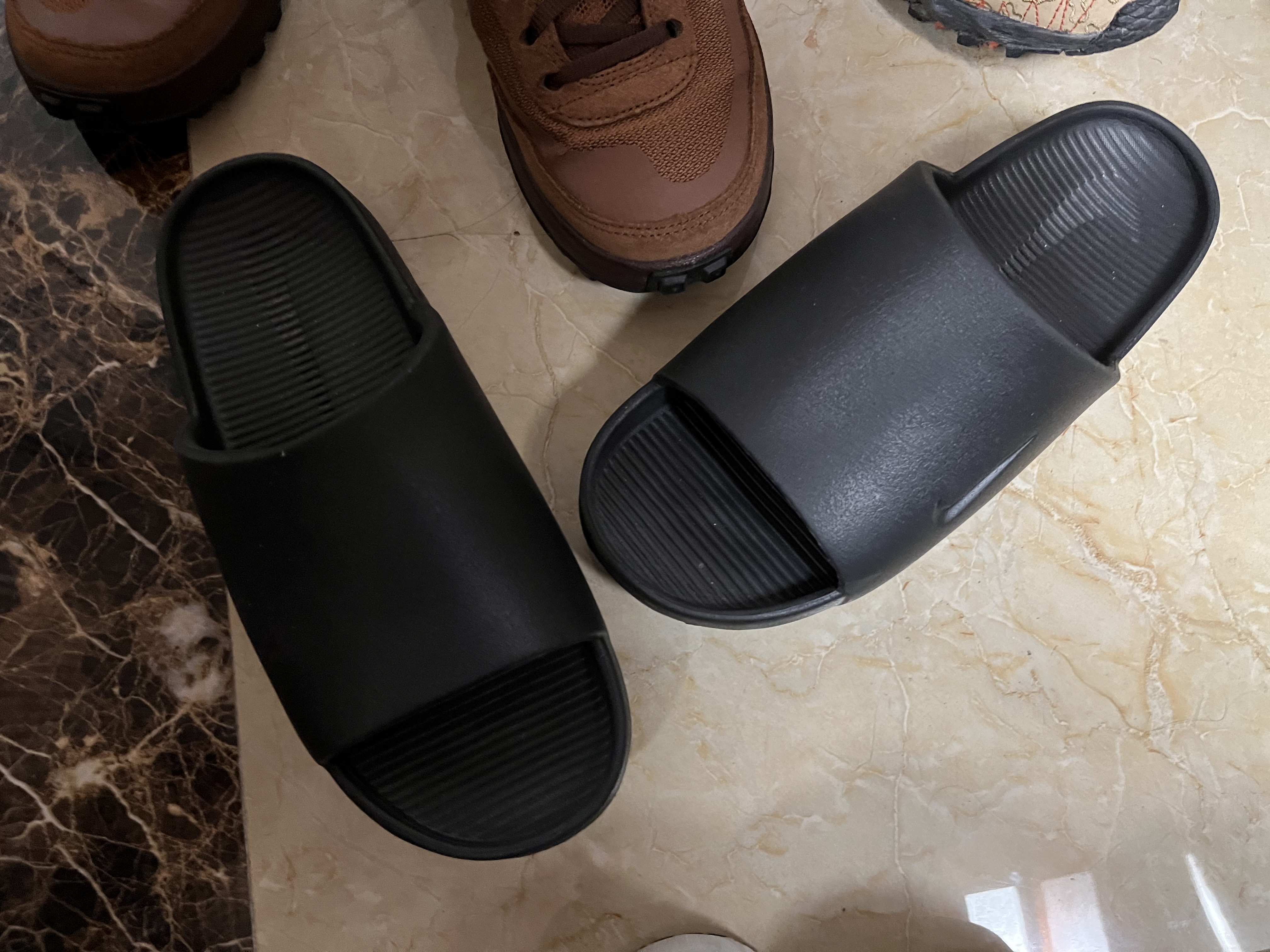 (W) Nike Calm Slide Black 착용 스타일