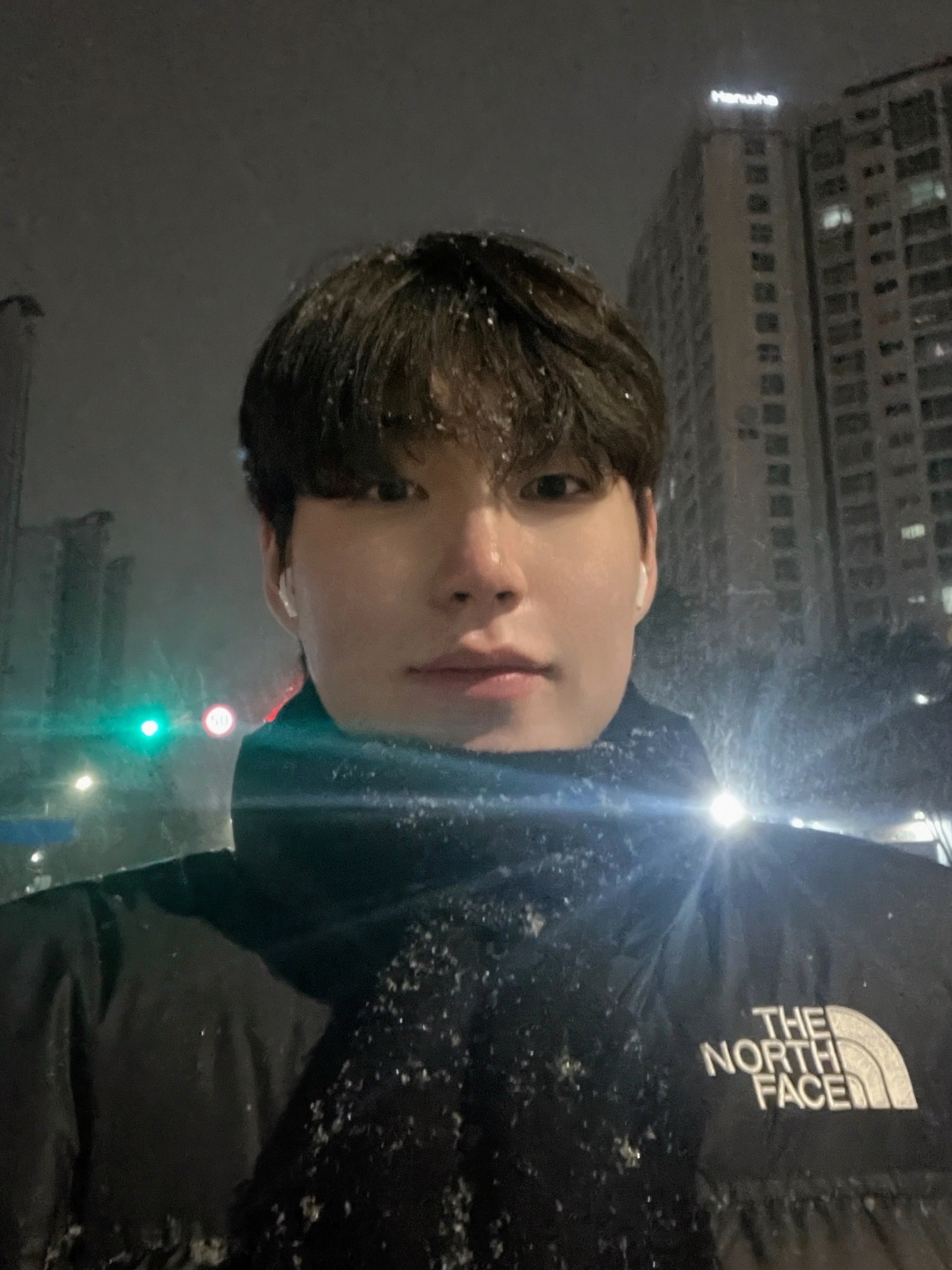 The North Face 1996 Eco Nuptse Jacket Black, AMI de Coeur Wool Classic Muffler Black 착용 스타일