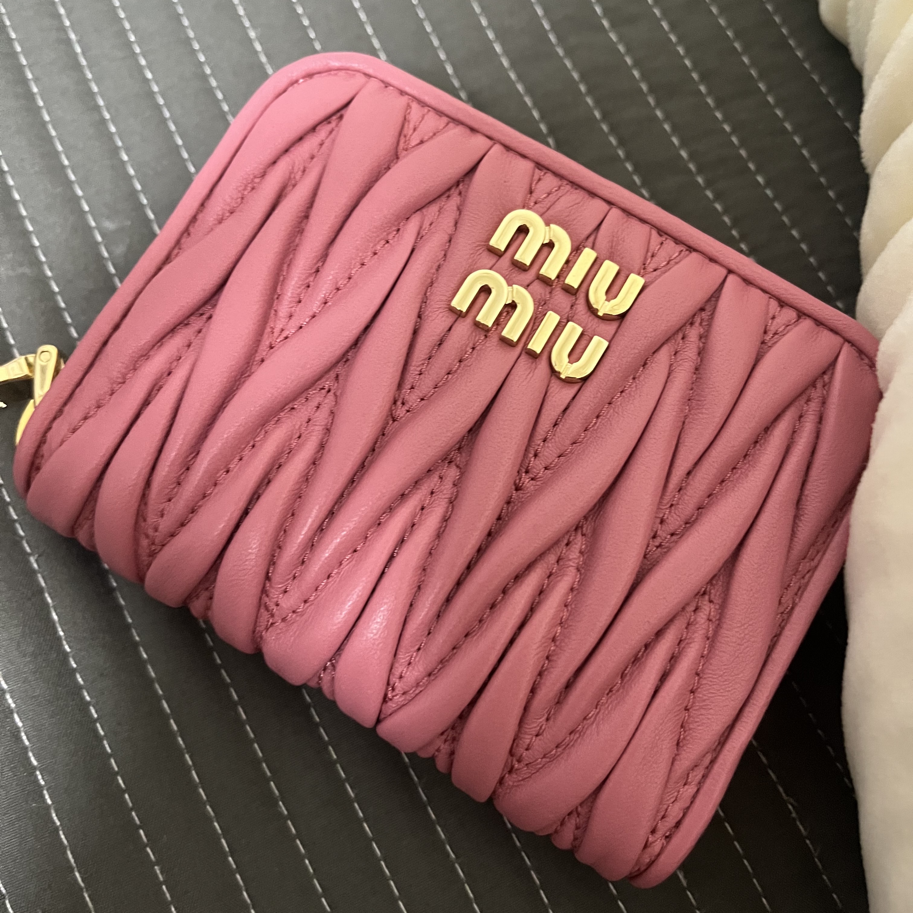 Miu Miu Matelasse Nappa Leather Coin Purse Begonia Pink 착용 스타일