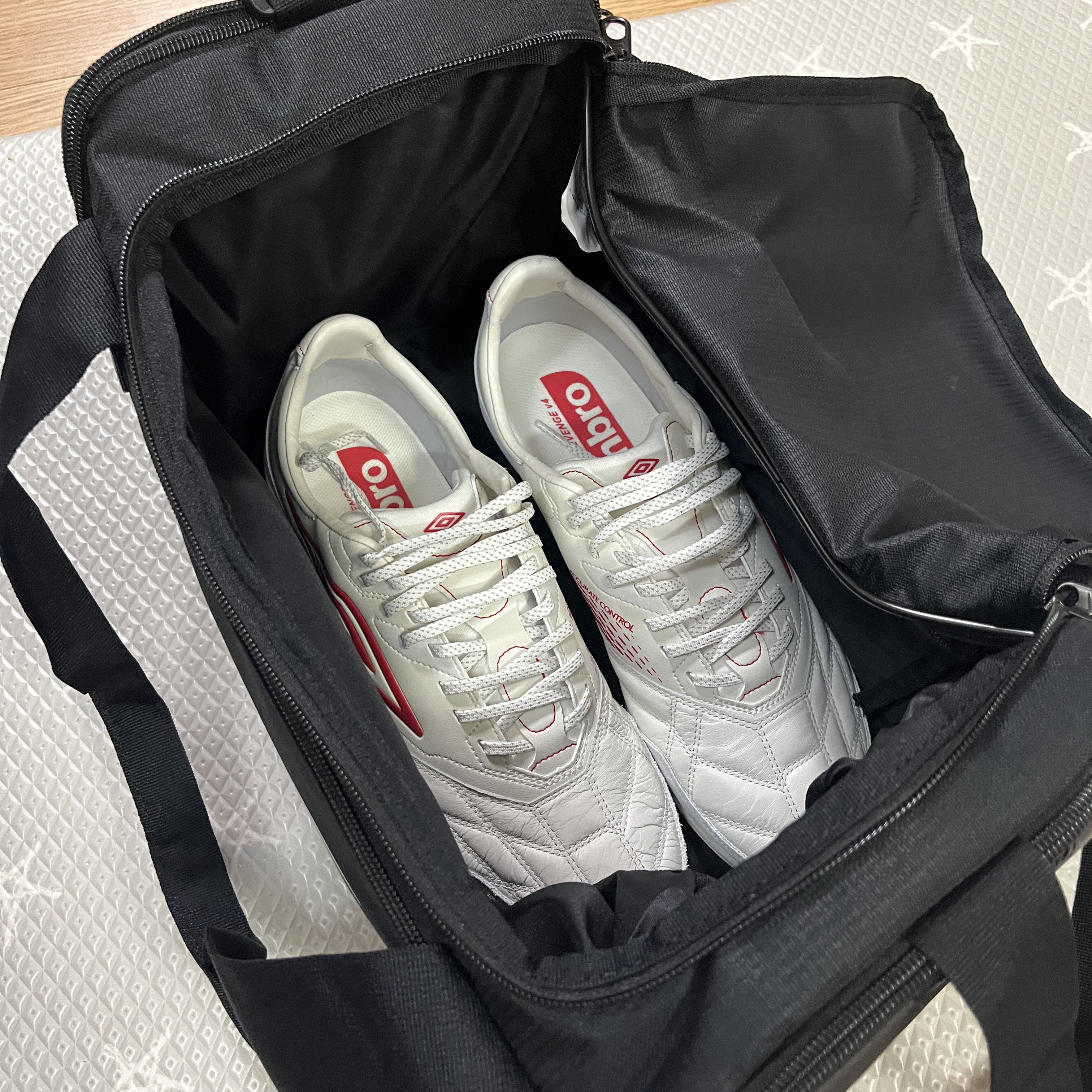 Nike Brasilia 9.5 Training Duffle Bag Extra Small 25L Black 착용 스타일 - 3