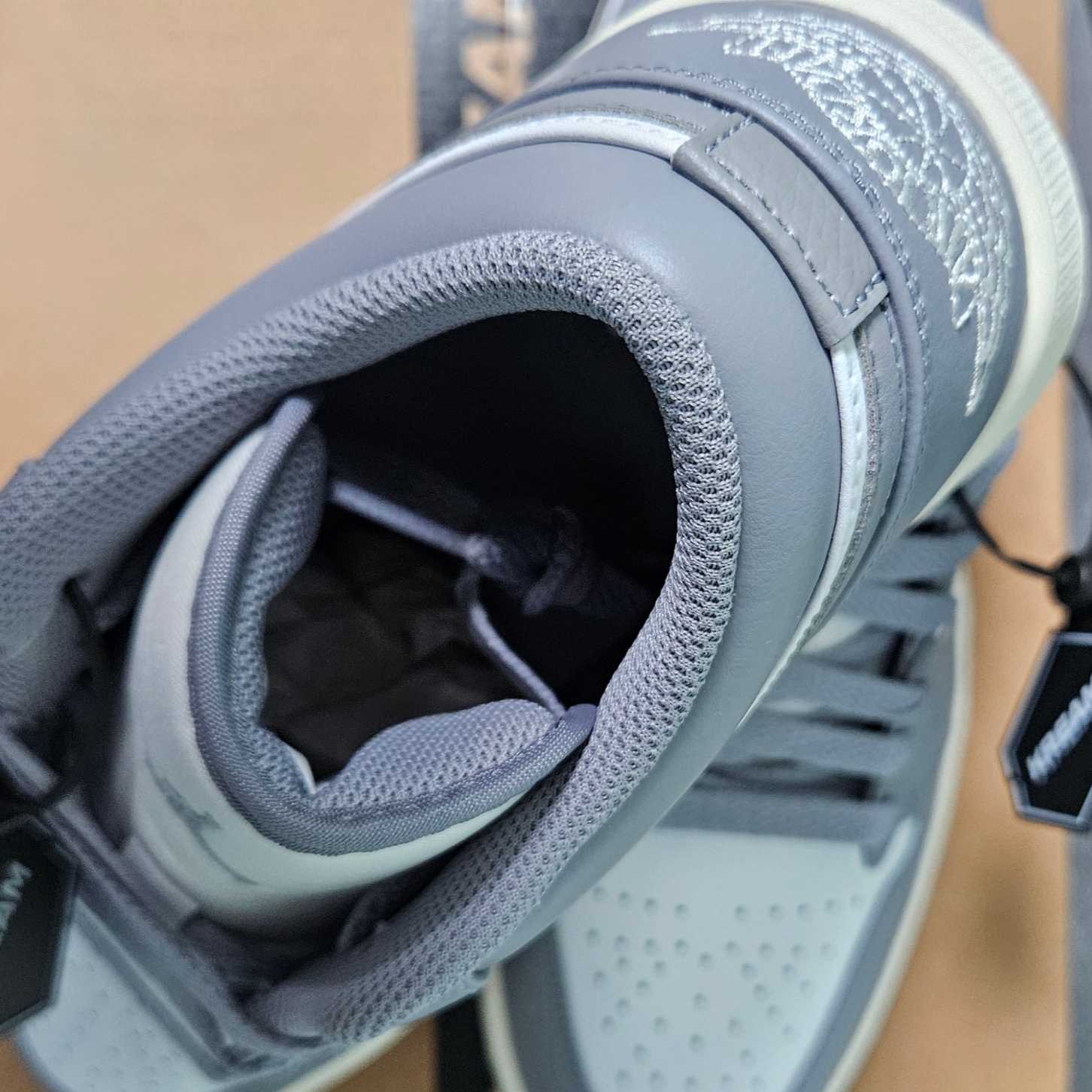 Jordan 1 Low Stealth and White 착용 스타일