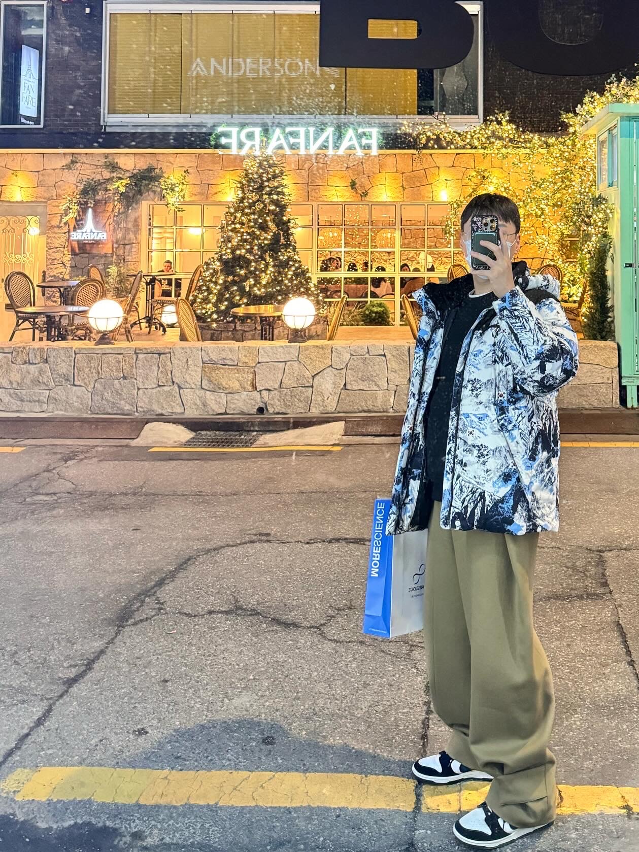 The North Face 22 Beijing Team Korea Down Parka Replica White, Wooyoungmi Luminous Jellyfish Back Logo Sweatshirt Black - 24SS 착용 스타일 - 2