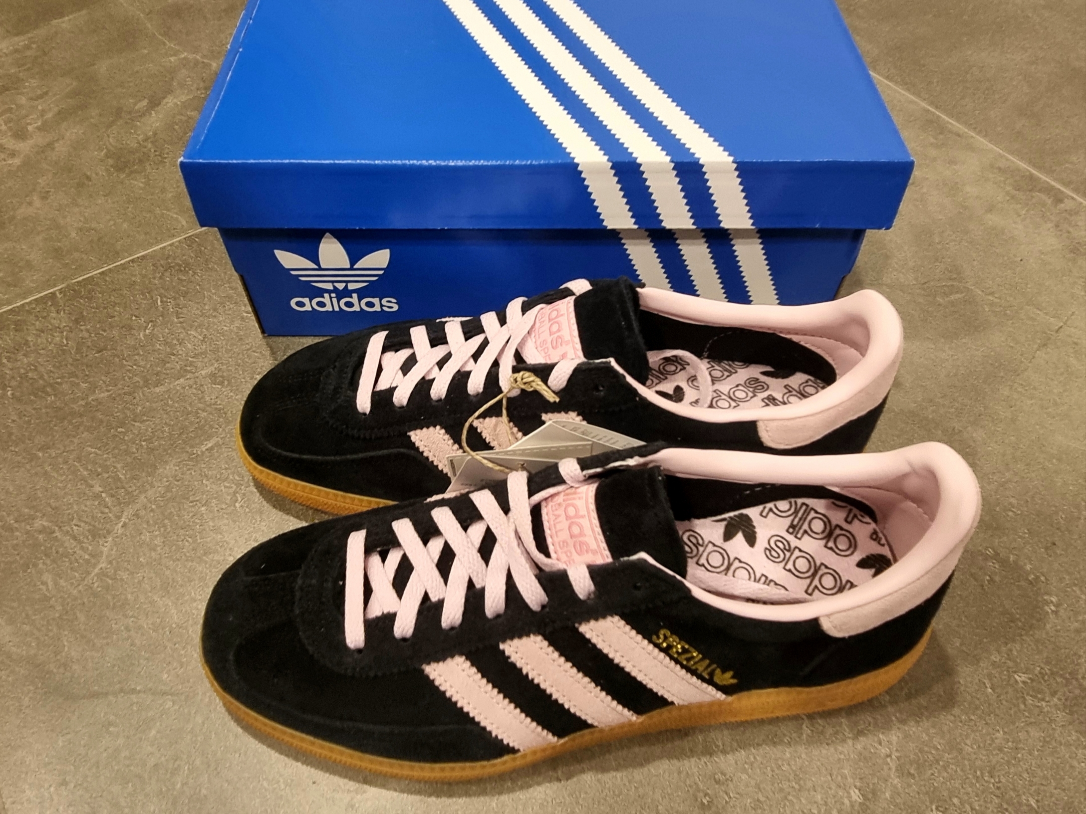 (W) Adidas Spezial Handball Core Black Clear Pink 착용 스타일 - 5