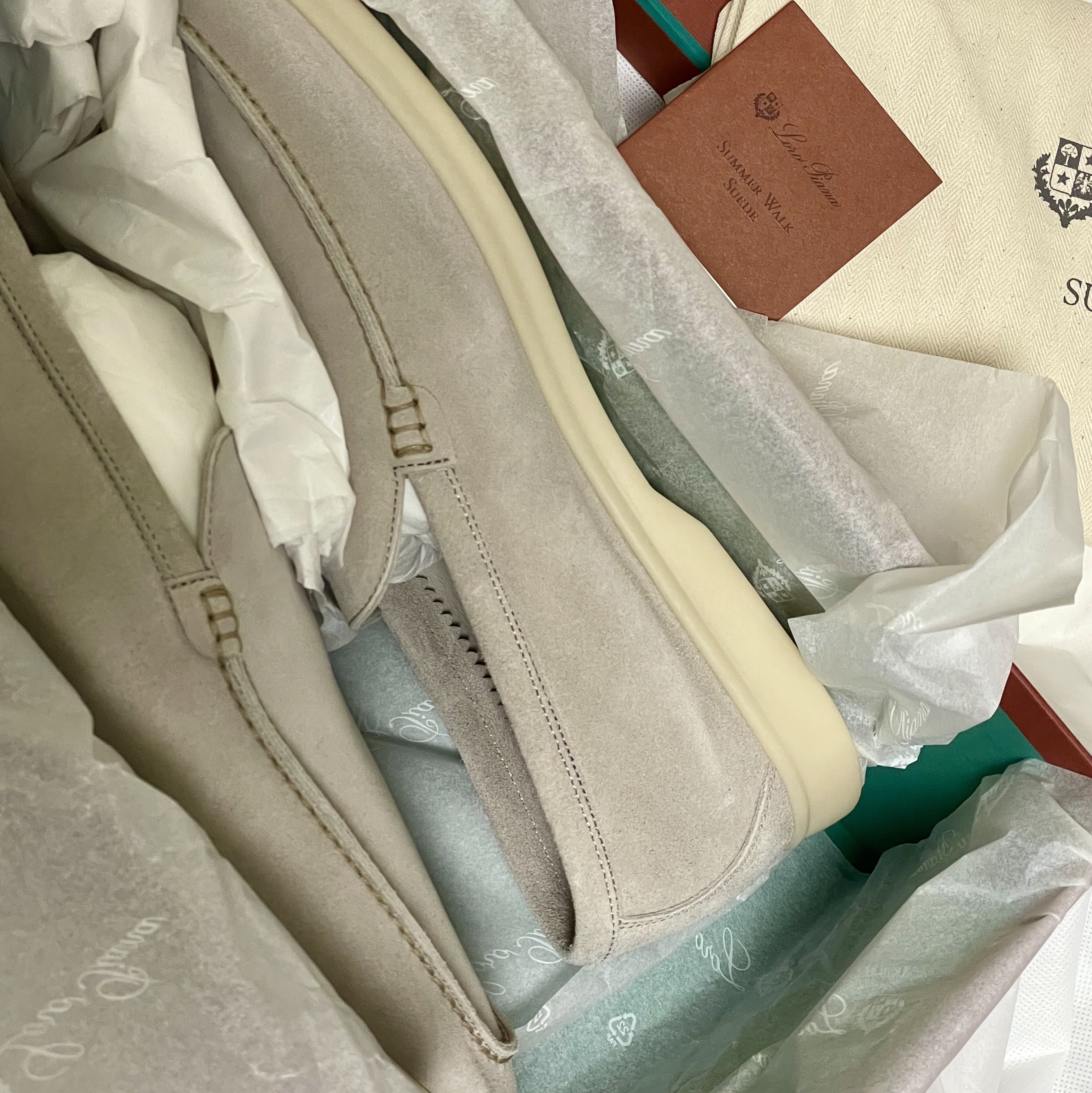 Loro Piana Summer Walk Suede Calfskin Classic Beige, (W) Loro Piana Summer Charms Walk Loafer Suede Caimanskin Sand Stone 착용 스타일 - 2