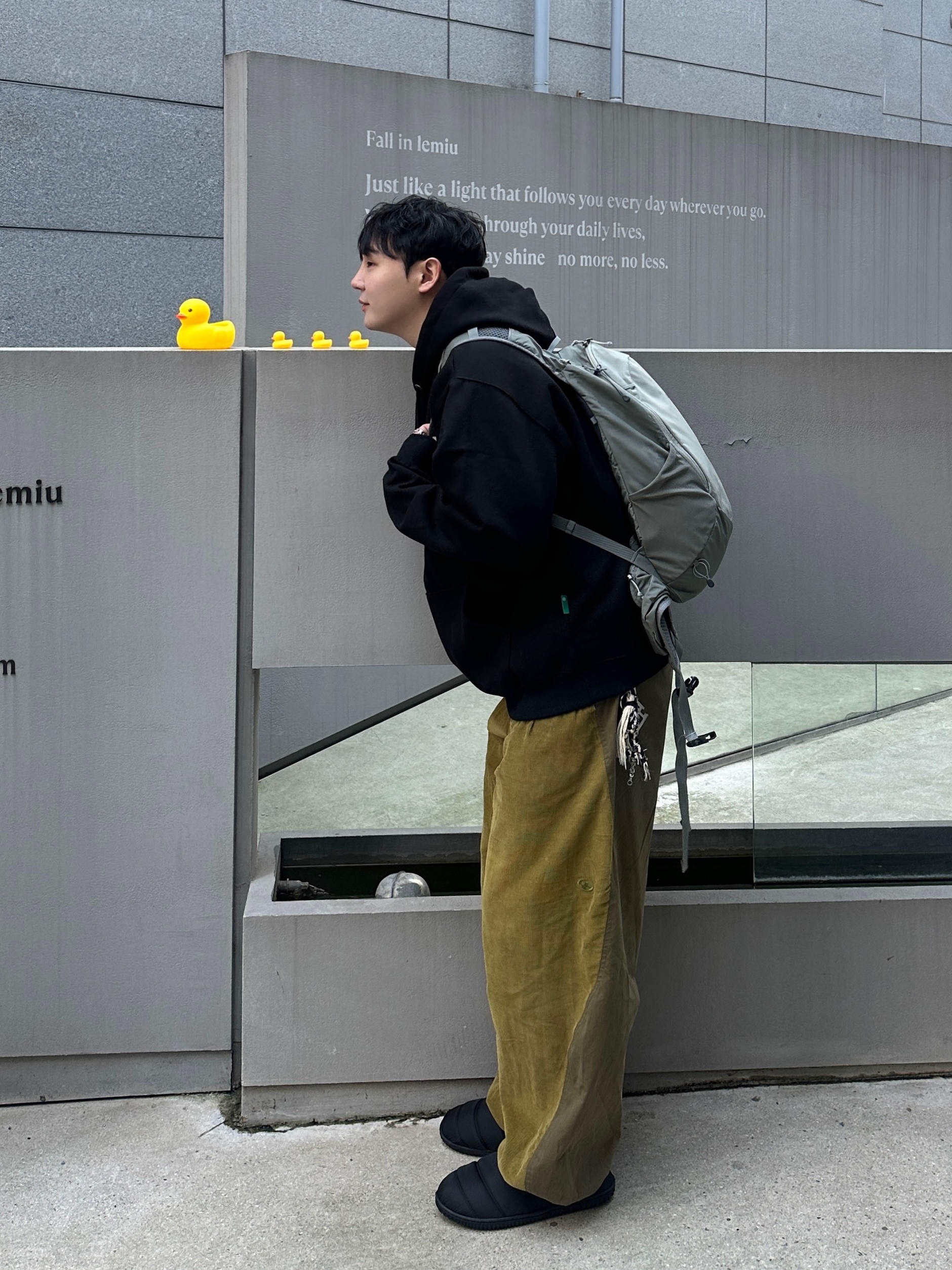 Sansan Gear Corduroy Pants Olive - 22FW, Salomon Trailblazer 20 Martini Olive 착용 스타일 - 1