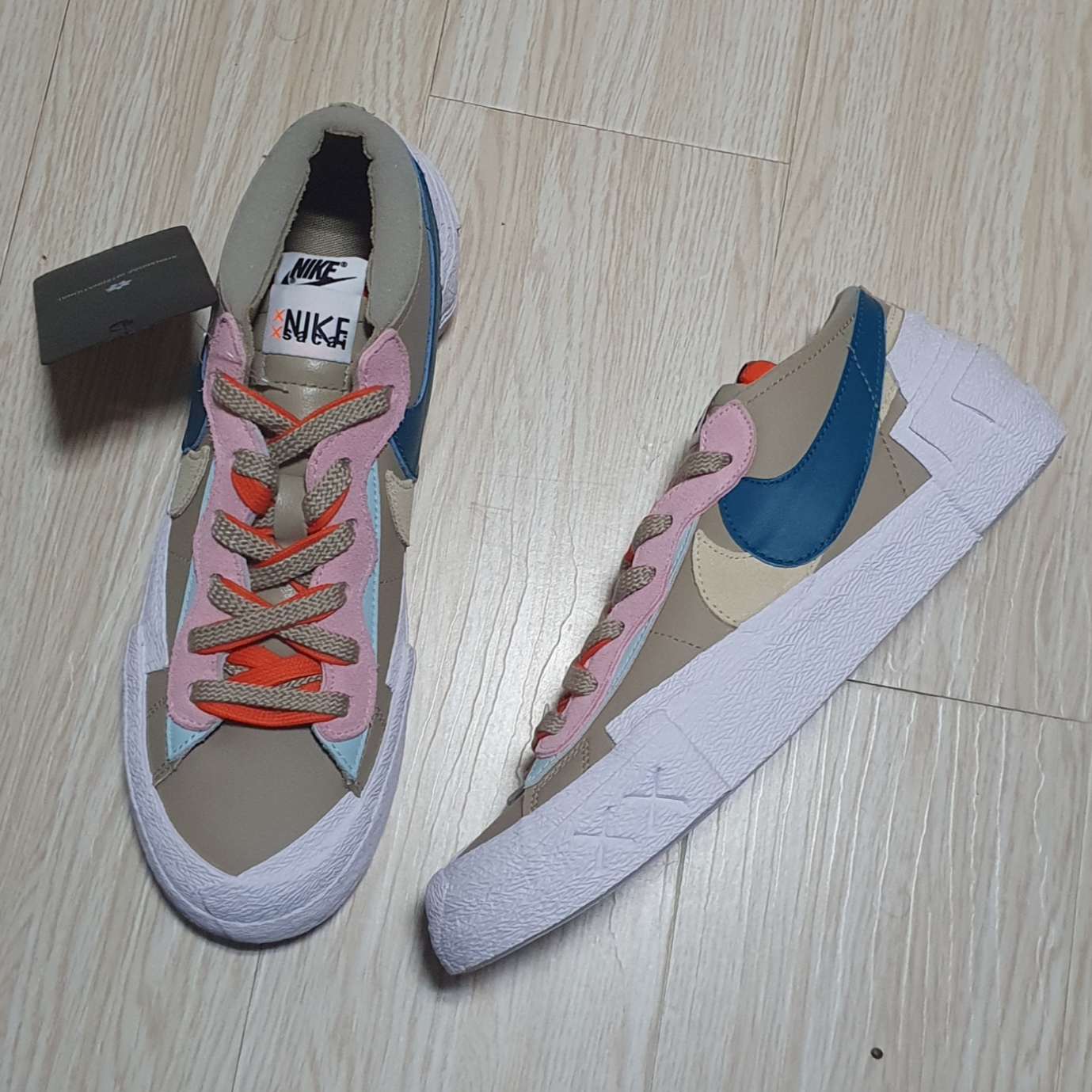 Nike x Sacai x Kaws Blazer Low Reed 착용 스타일