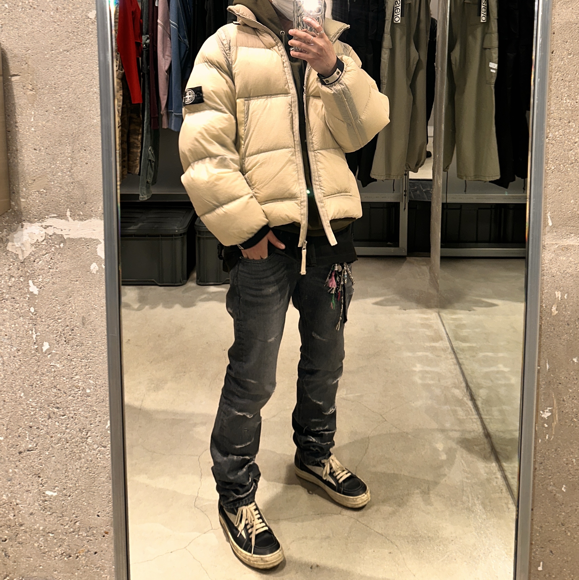 Undermycar Ecdysis Destroyed Wax Coating Jeans with Konic Section Obsidian - 22FW, Rick Owens Luxor Vintage Sneakers Black Milk 착용 스타일 - 1