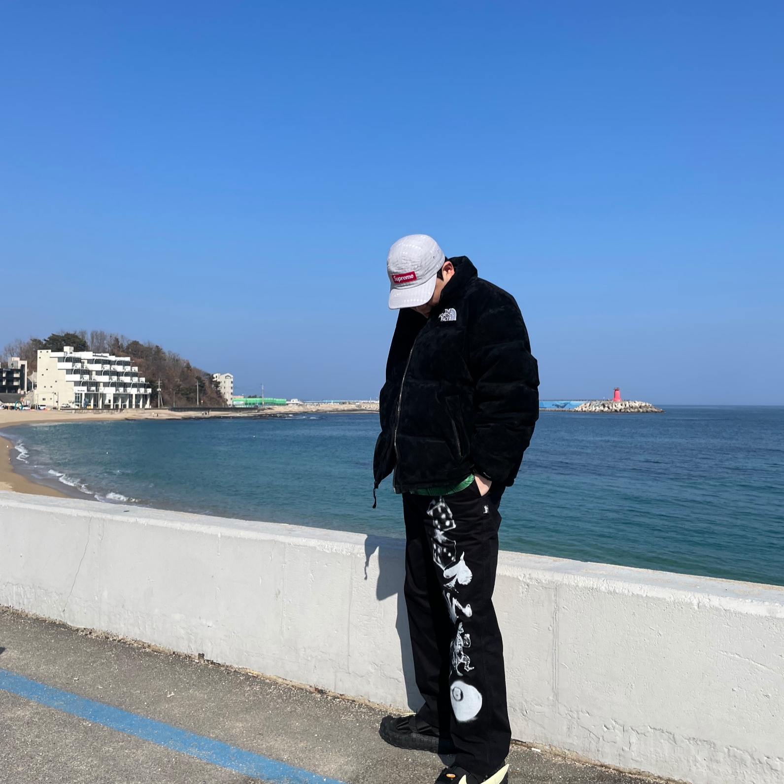 Supreme Stitch Jacquard Camp Cap Grey - 22SS, Supreme x The North Face Suede Nuptse Jacket Black - 23FW 착용 스타일 - 1