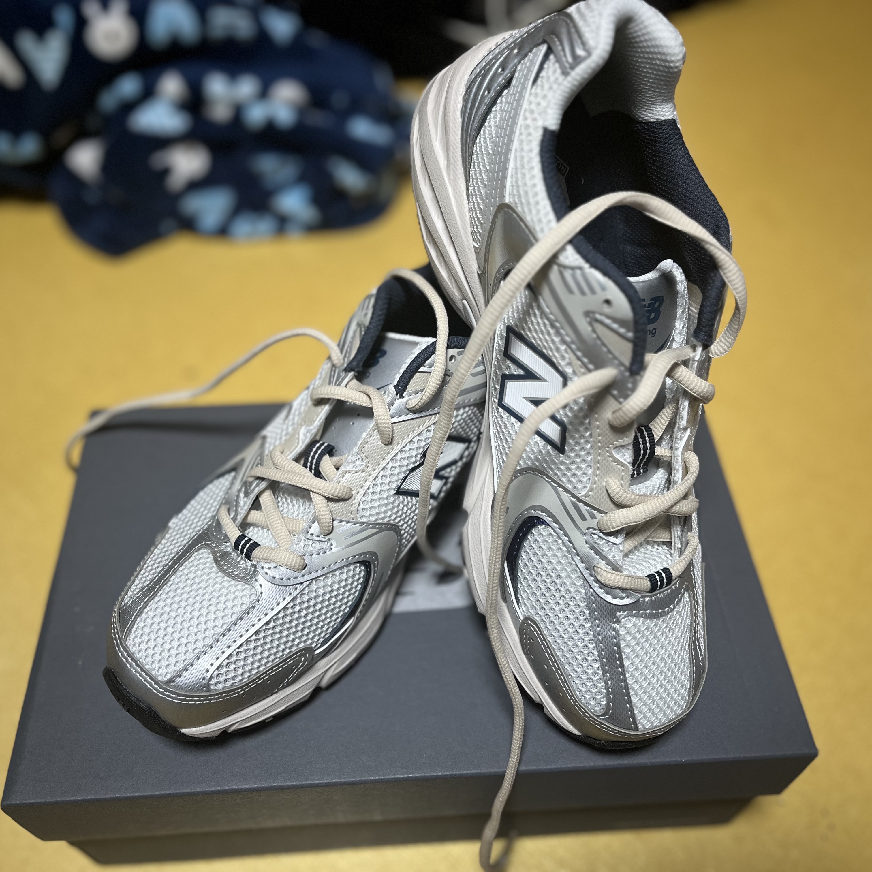 New Balance 530 Steel Grey 착용 스타일