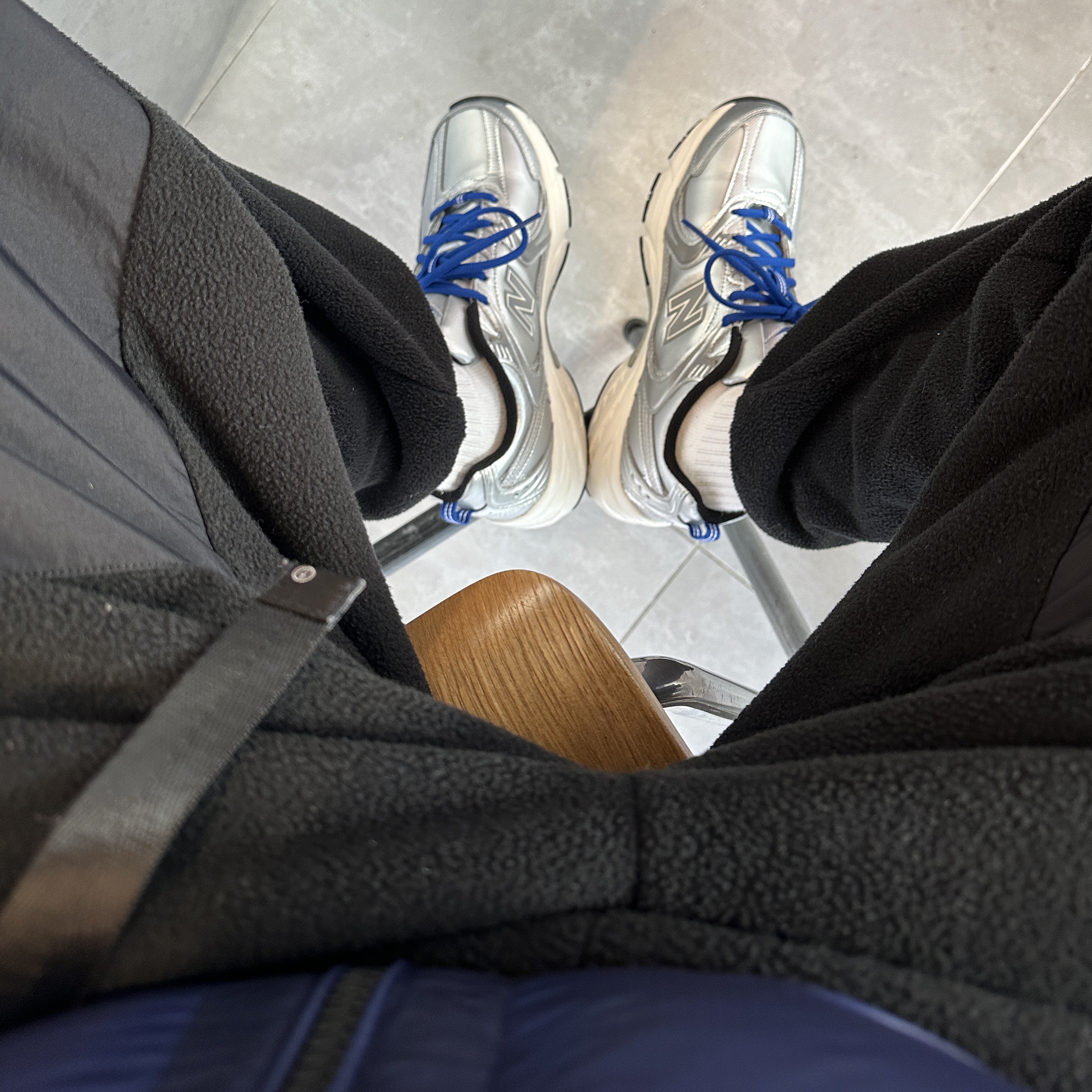 New Balance x Yeseyesee 530 Silver Royal Blue 착용 스타일 - 1