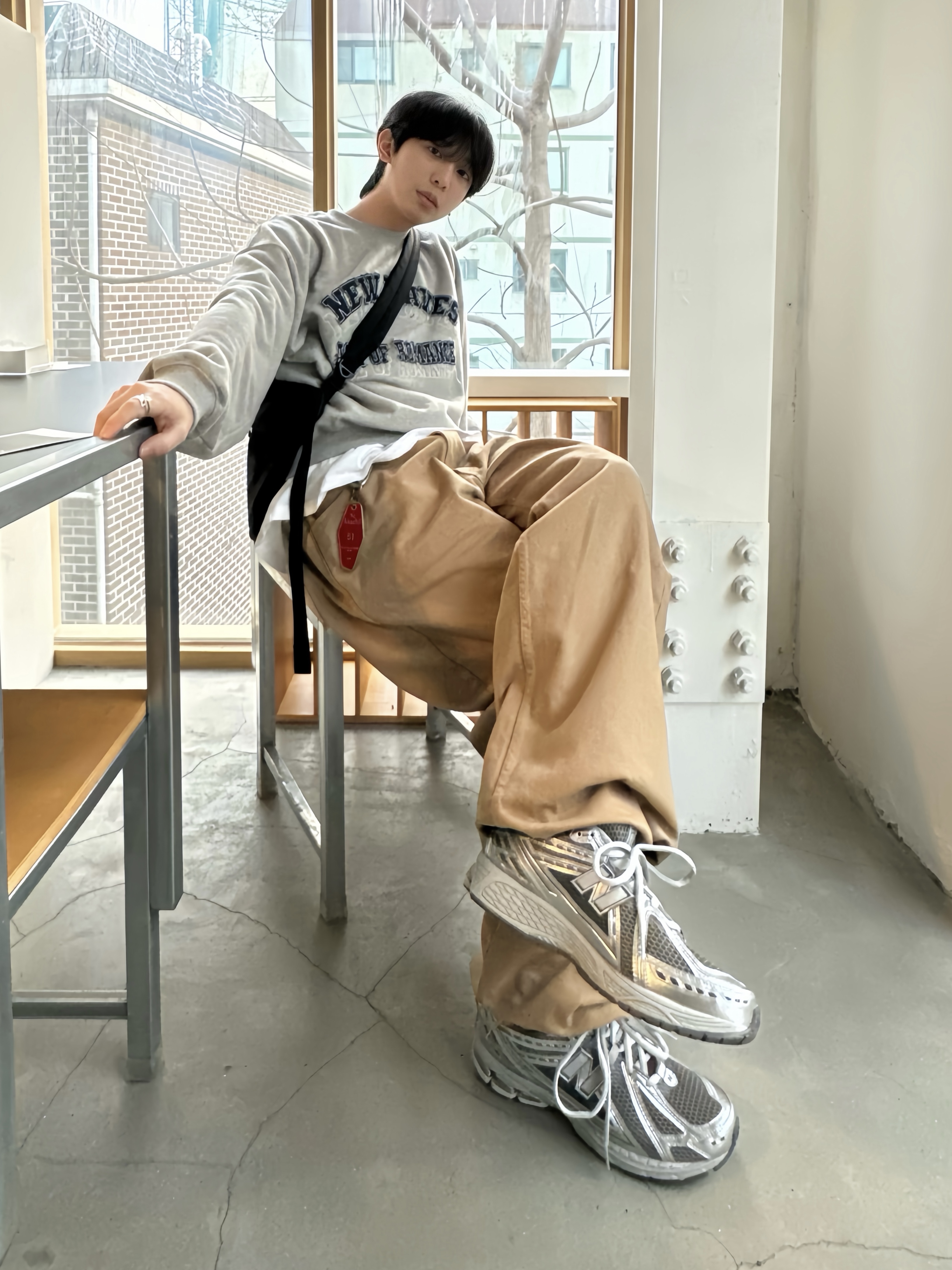 New Balance 1906R Harbor Grey Silver Metalic 착용 스타일 - 2