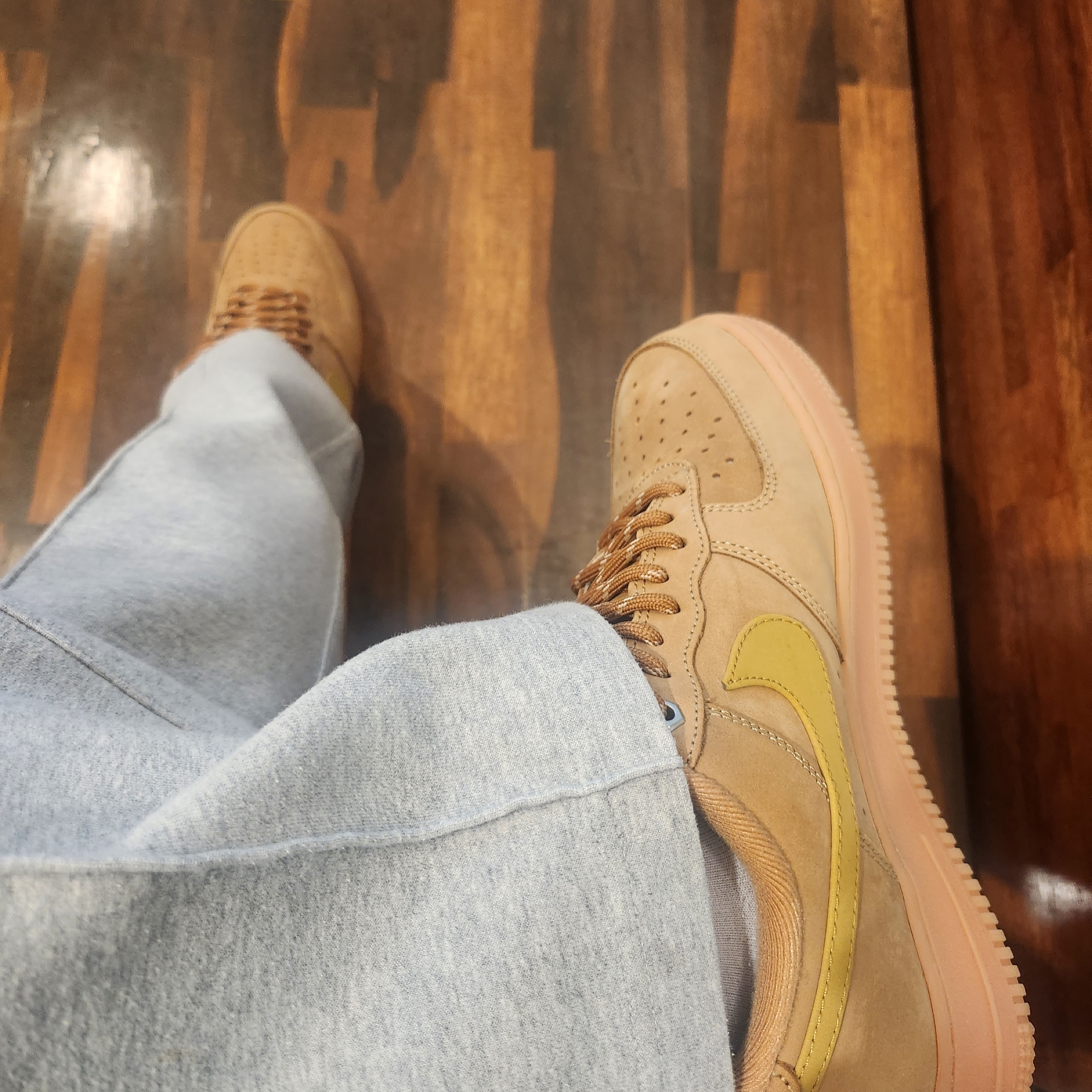 Nike Air Force 1 '07 WB Flax 착용 스타일