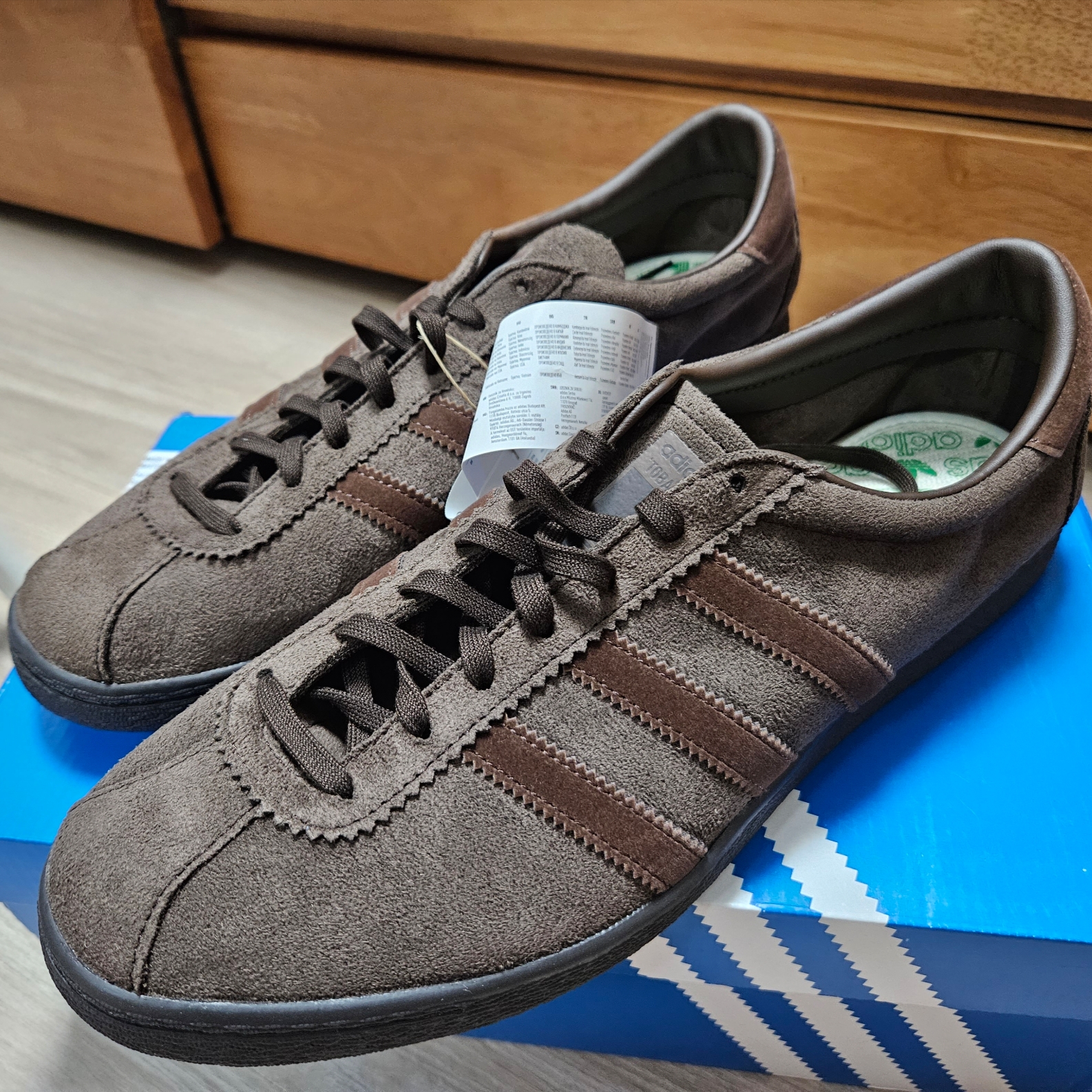 Adidas Tobacco Gruen Dark Brown 착용 스타일