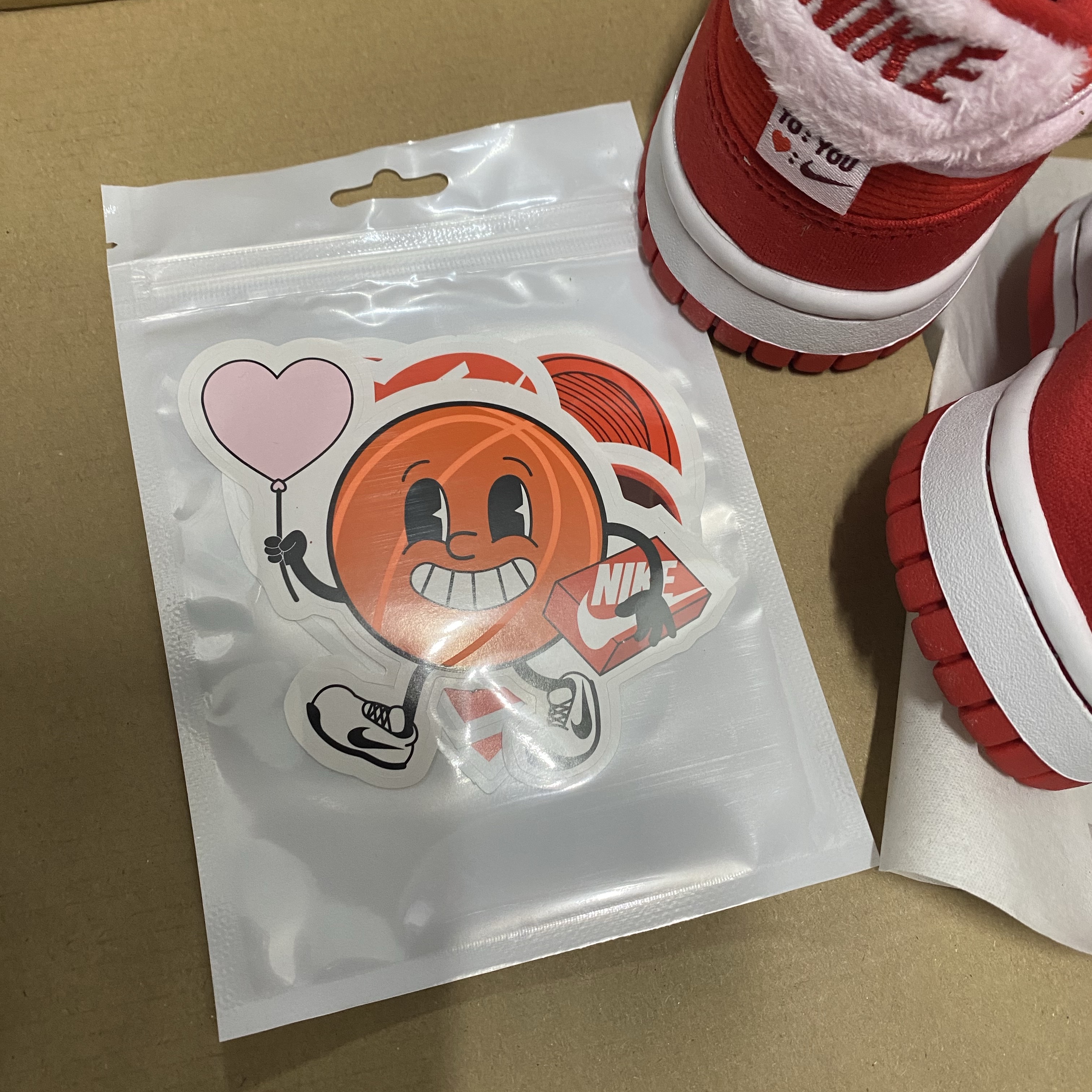 (GS) Nike Dunk Low Valentine Day Fire Red 착용 스타일 - 2