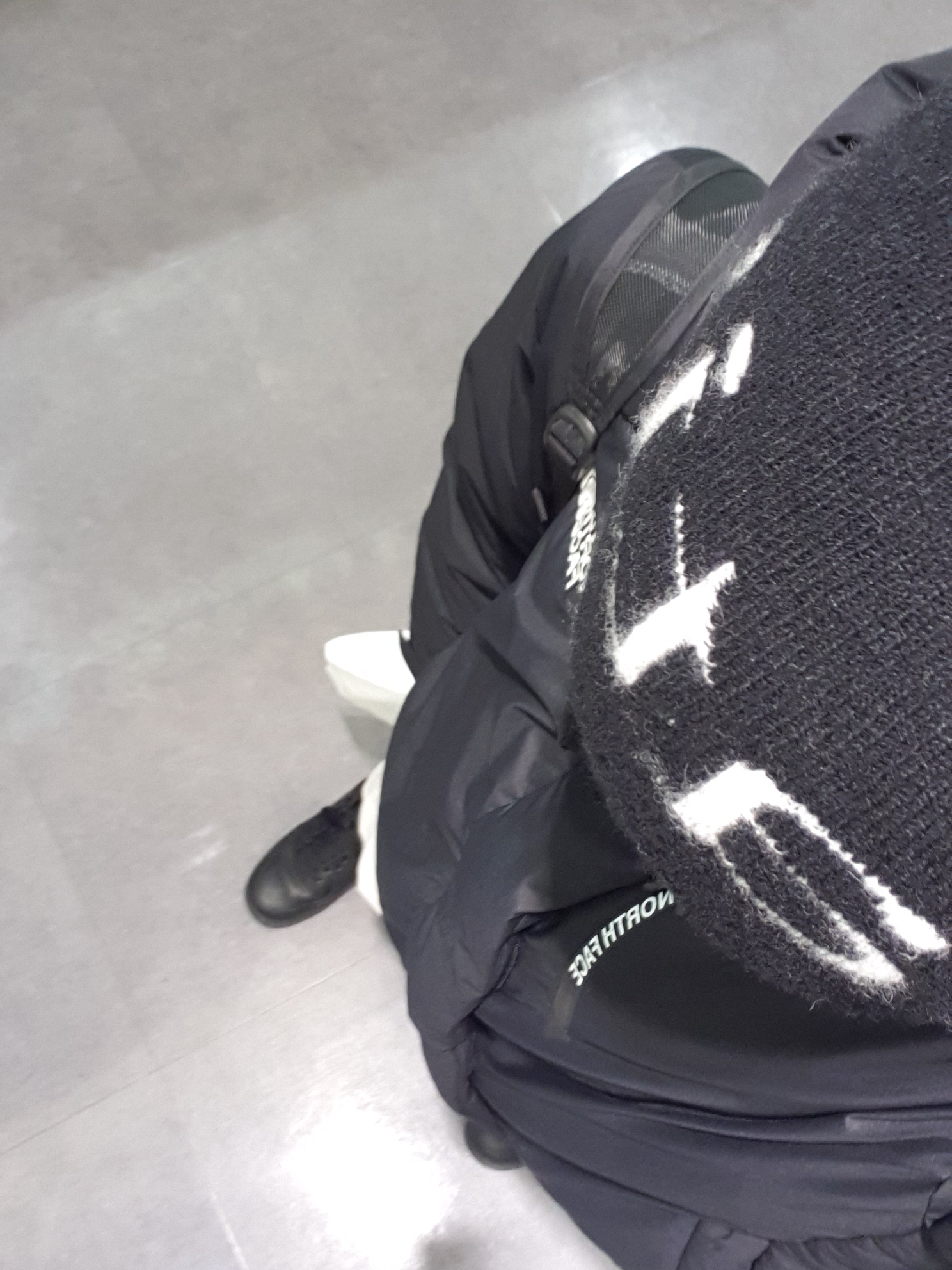 Matin Kim Logo Jacquard Short Beanie Black, Nike Air Force 1 '07 Low Triple Black 착용 스타일 - 2
