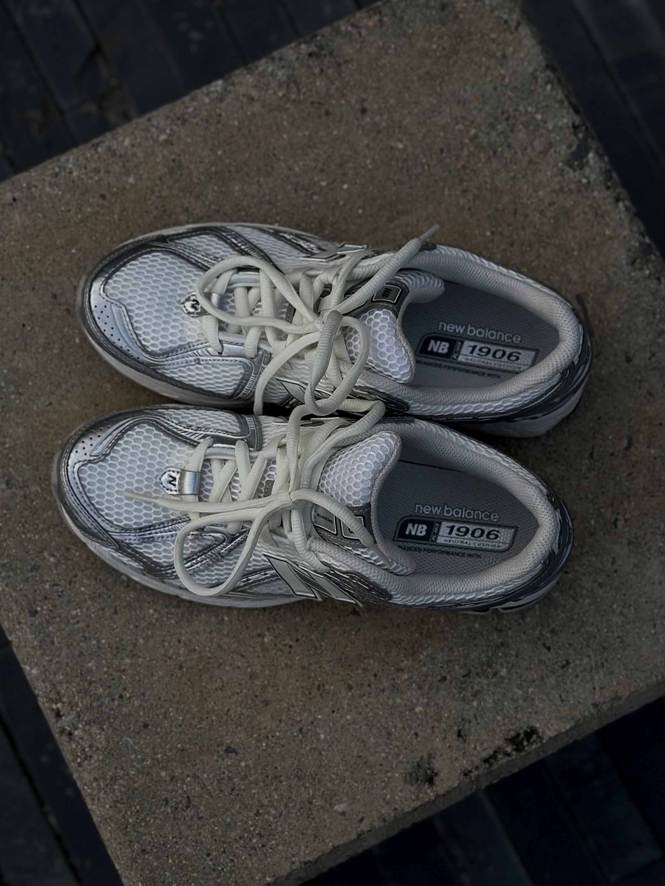 New Balance 1906R Silver Metallic Sea Salt 착용 스타일 - 9