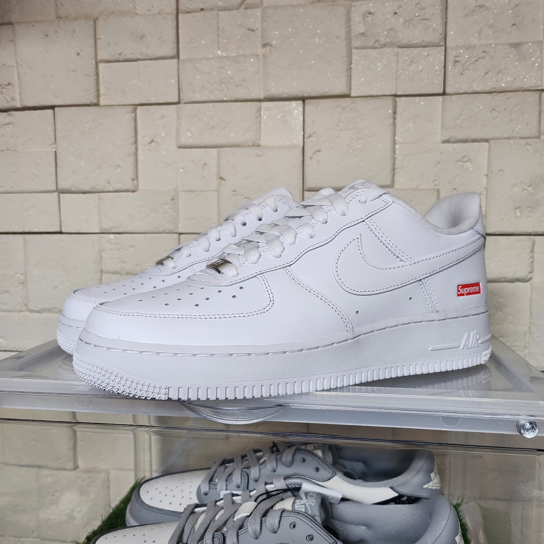 Nike x Supreme Air Force 1 Low White 착용 스타일