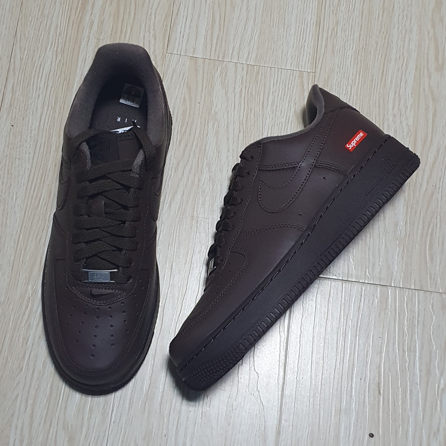 Nike x Supreme Air Force 1 Low Baroque Brown 착용 스타일
