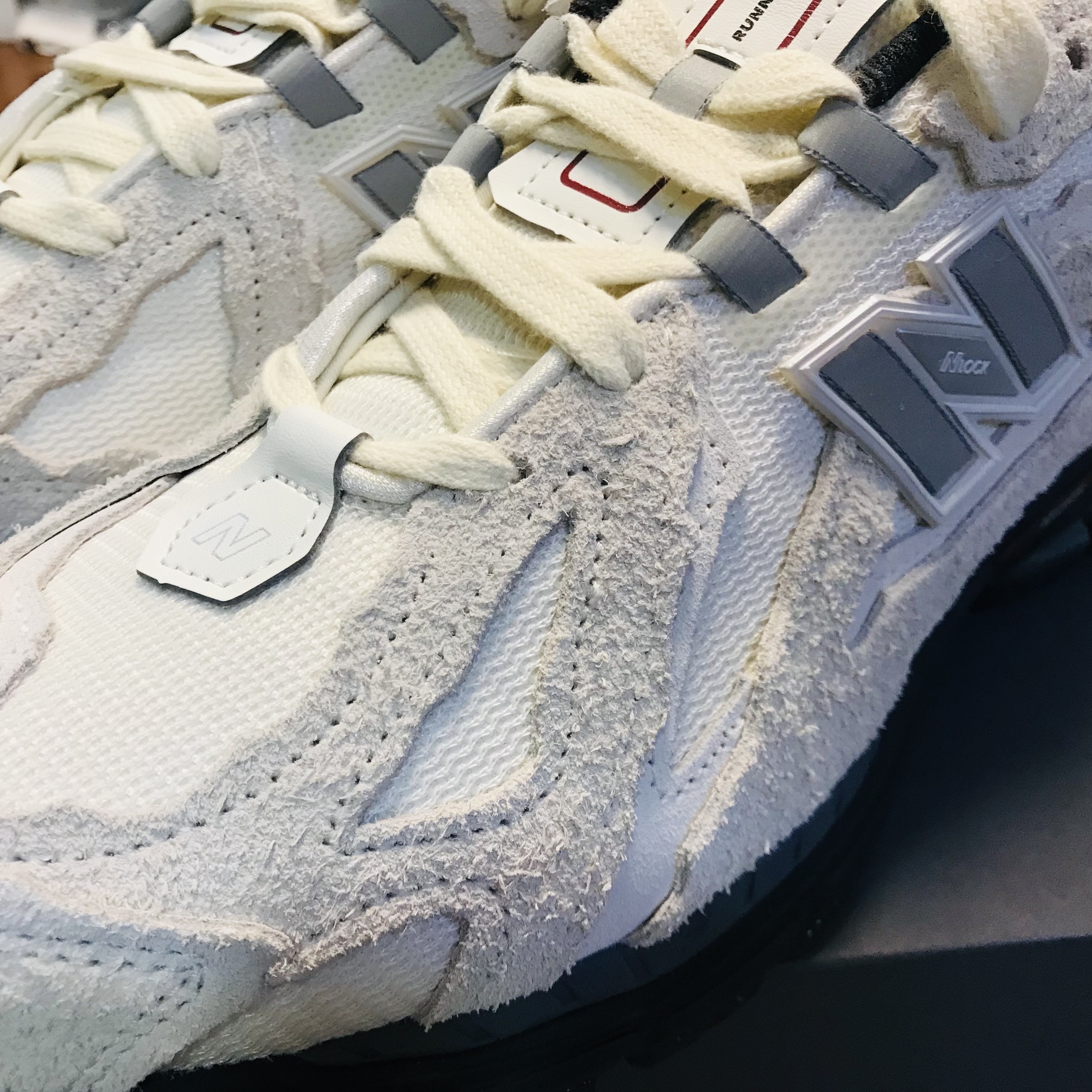 New Balance 1906D Protection Pack Beige 착용 스타일