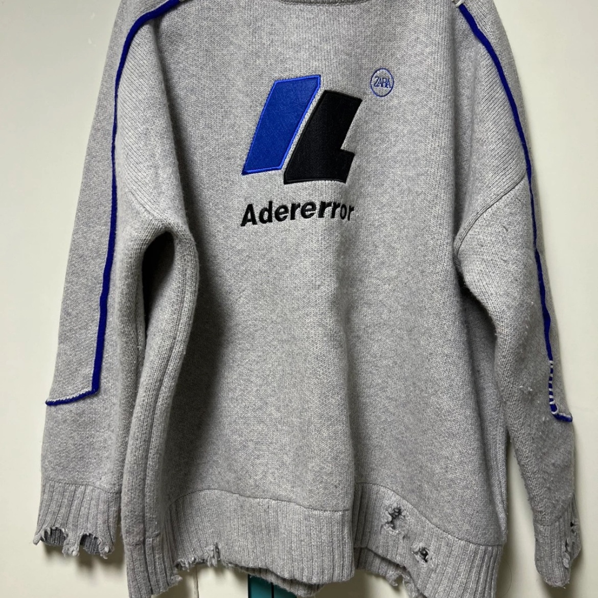 Zara x Ader Error Oversize Sweater Grey 착용 스타일