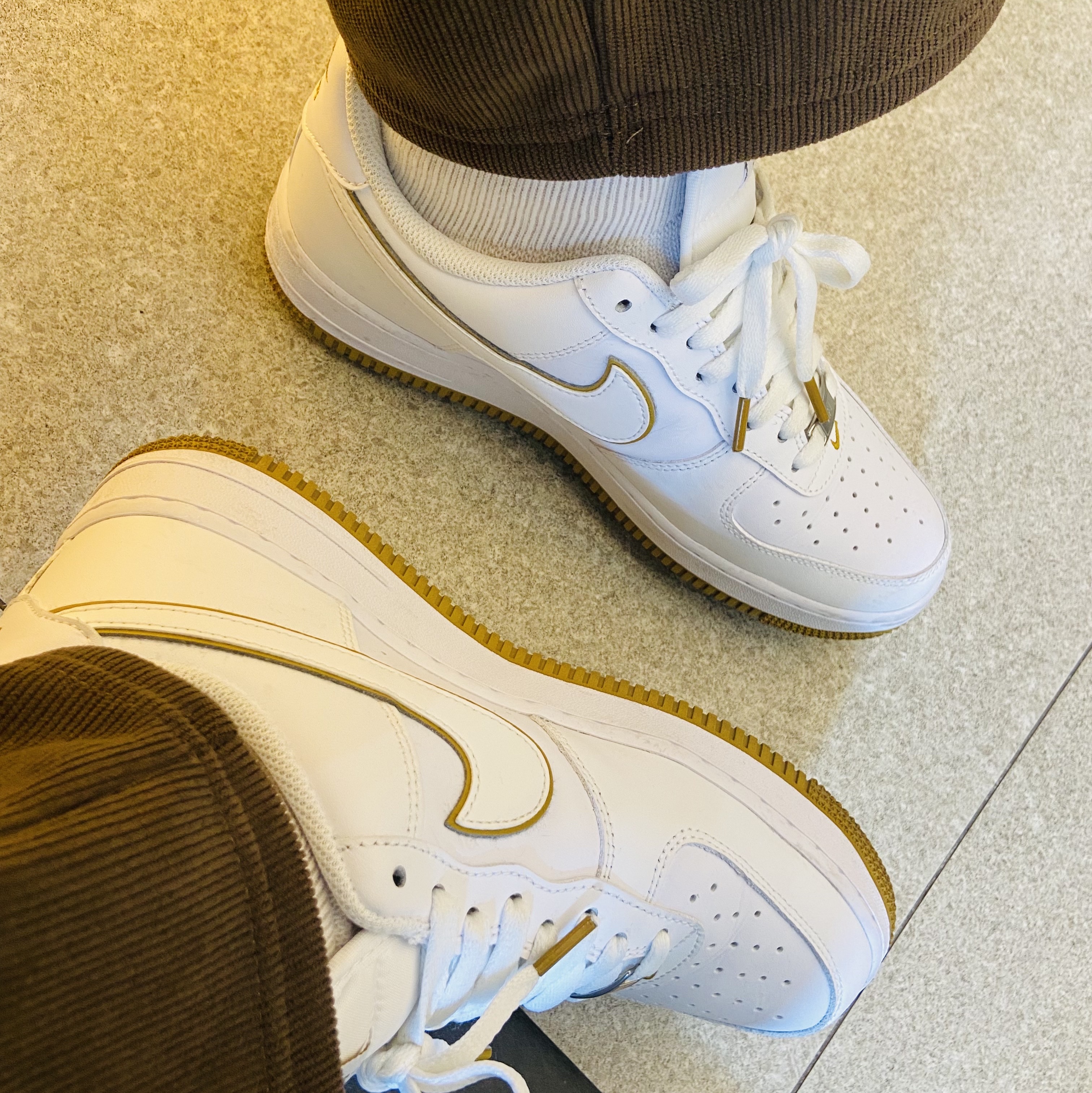 Nike Air Force 1 '07 White Bronzine 착용 스타일