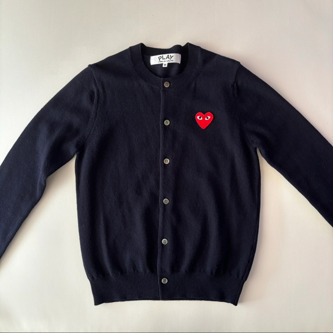 Play Comme des Garcons Red Heart Knit Cardigan Navy 착용 스타일