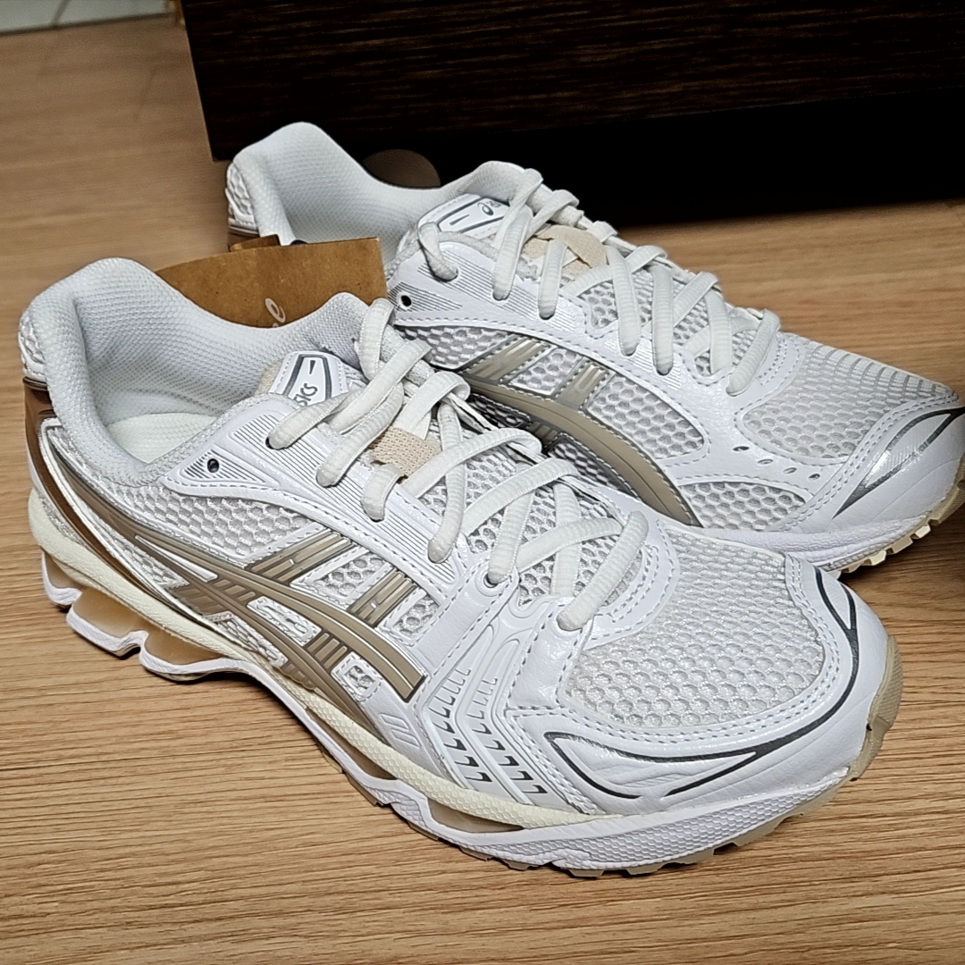 (W) Asics Gel-Kayano 14 White Simply Taupe 착용 스타일