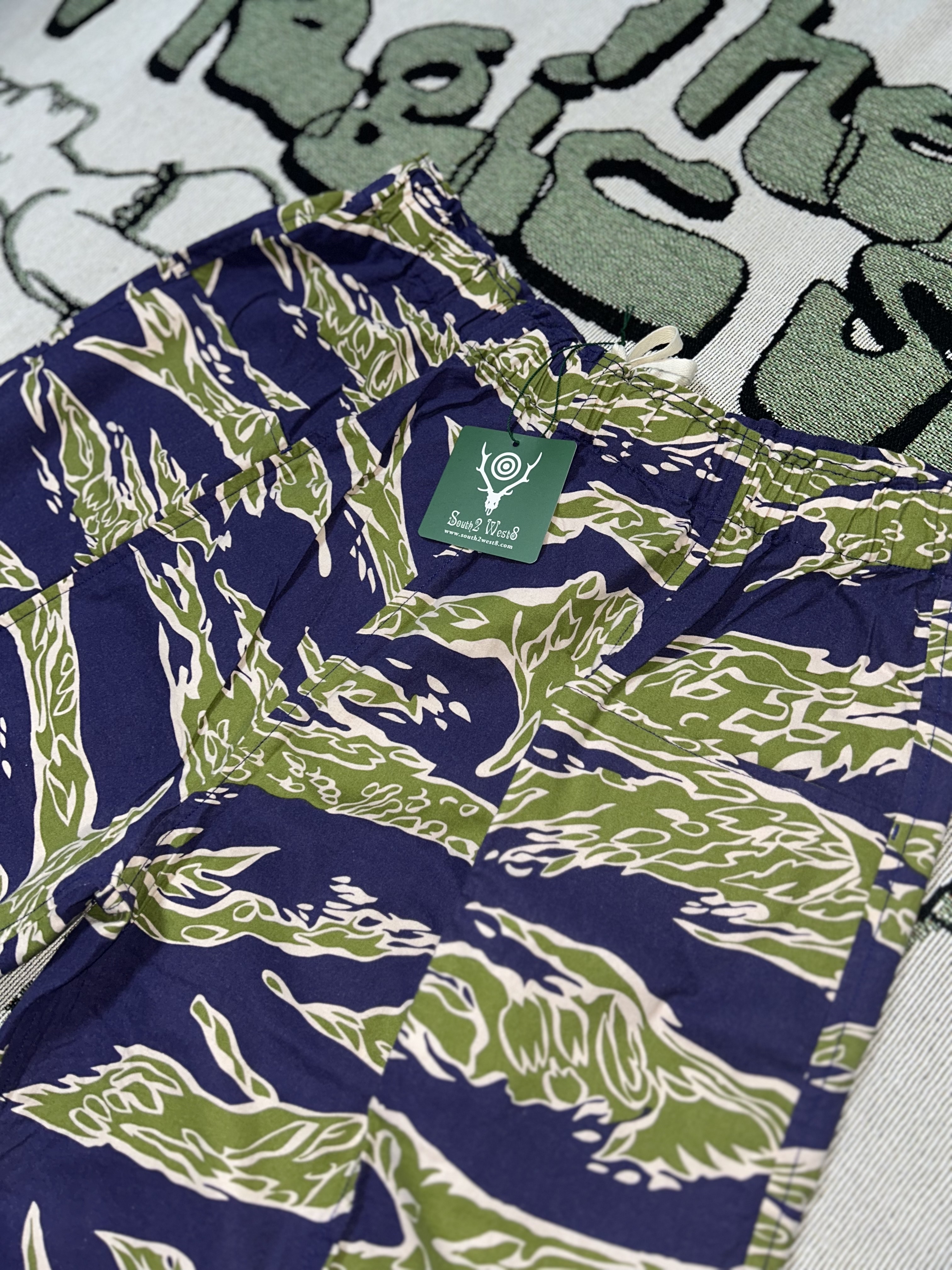 South2 West8 Army String Pant Flannel Purple Tiger 착용 스타일 - 3