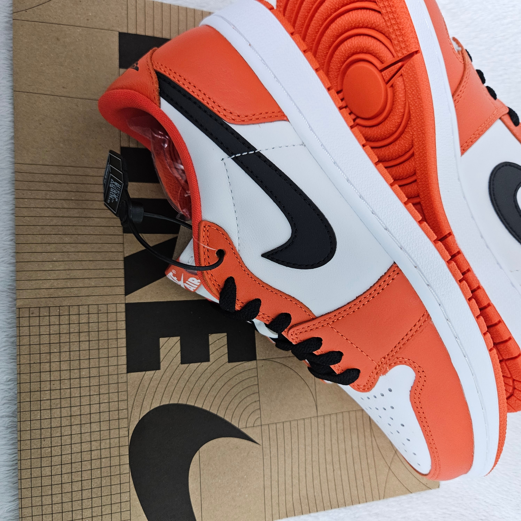 Jordan 1 Low OG Starfish 착용 스타일