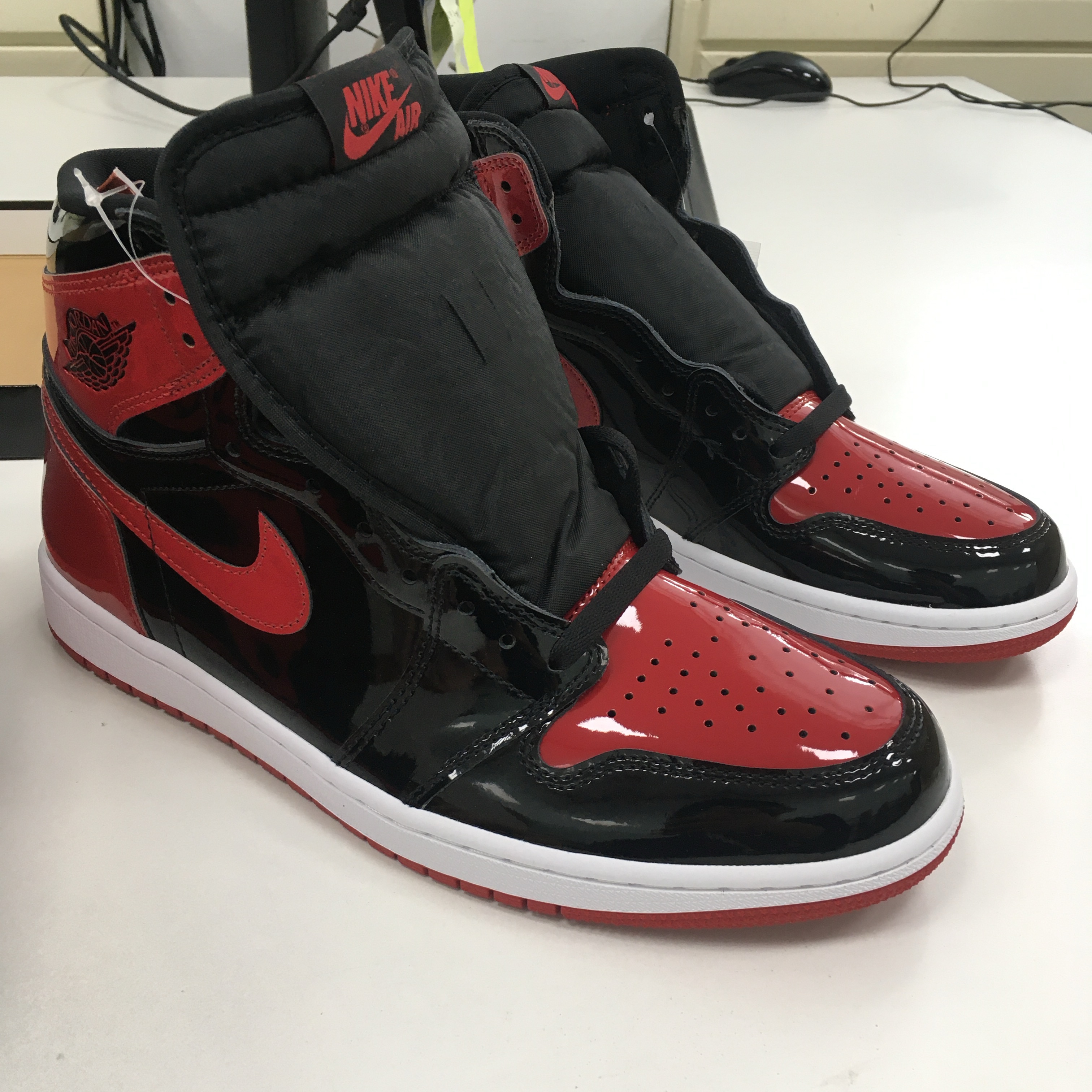 Jordan 11 Retro Bred 2019, Jordan 1 Retro High OG Patent Bred 착용 스타일 - 2