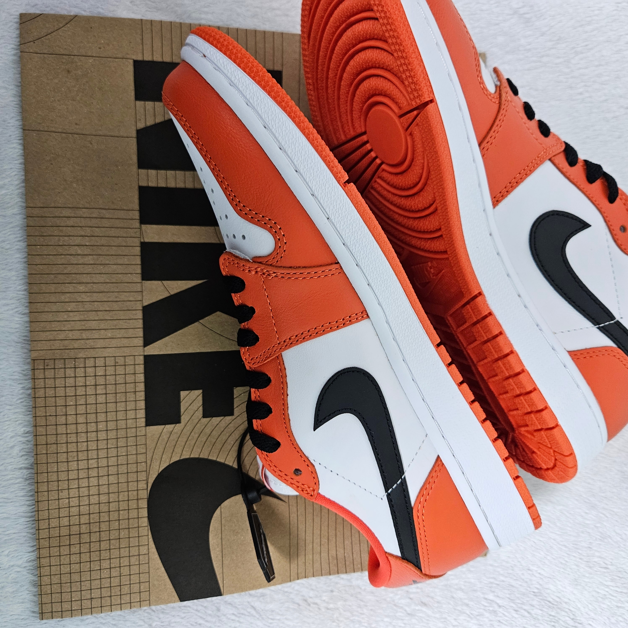 Jordan 1 Low OG Starfish 착용 스타일